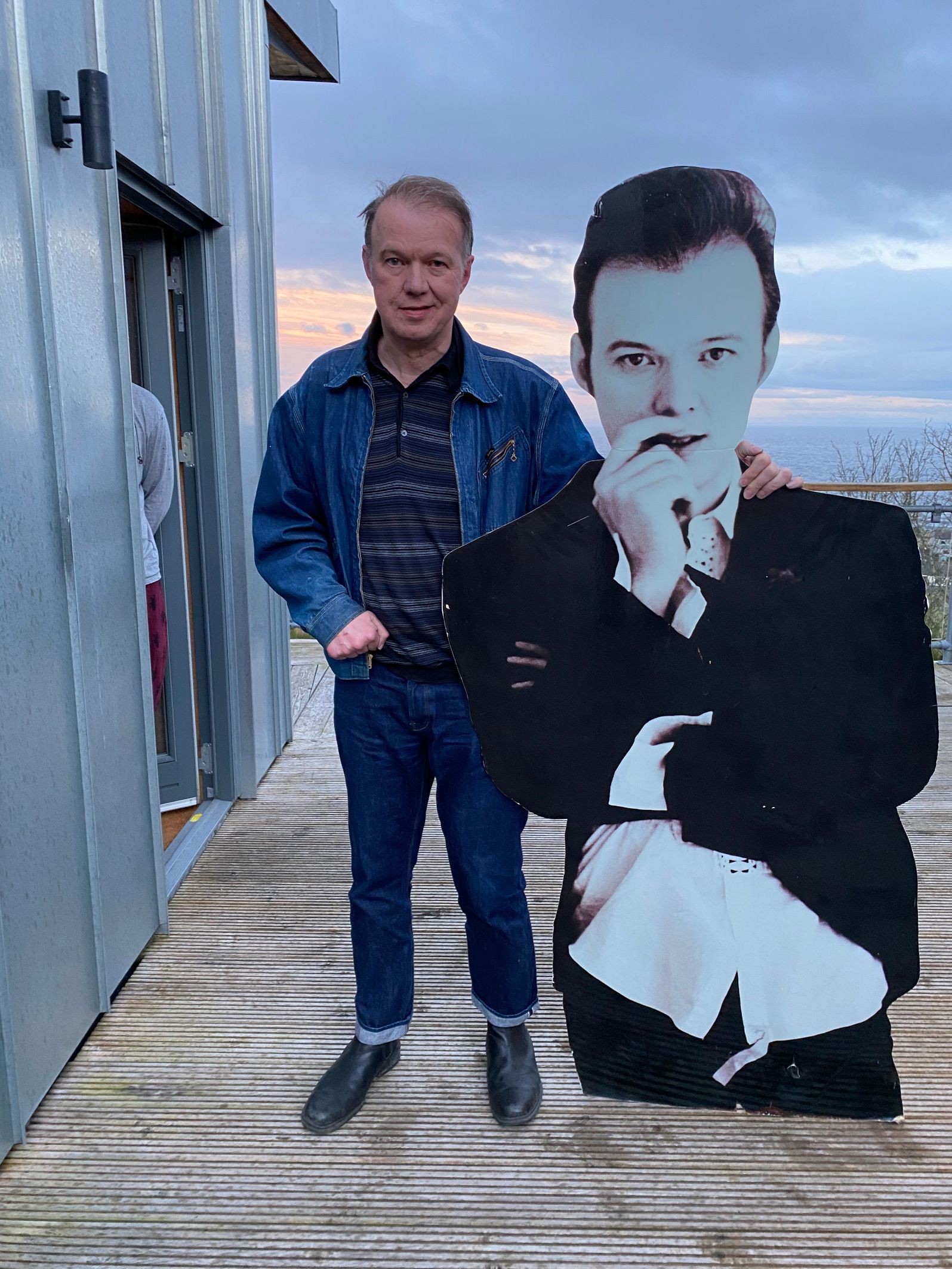 <strong>Edwyn Collins</strong> – rechts 1995, links 2026: Der Sänger hat sich ins Leben zurückgekämpft.