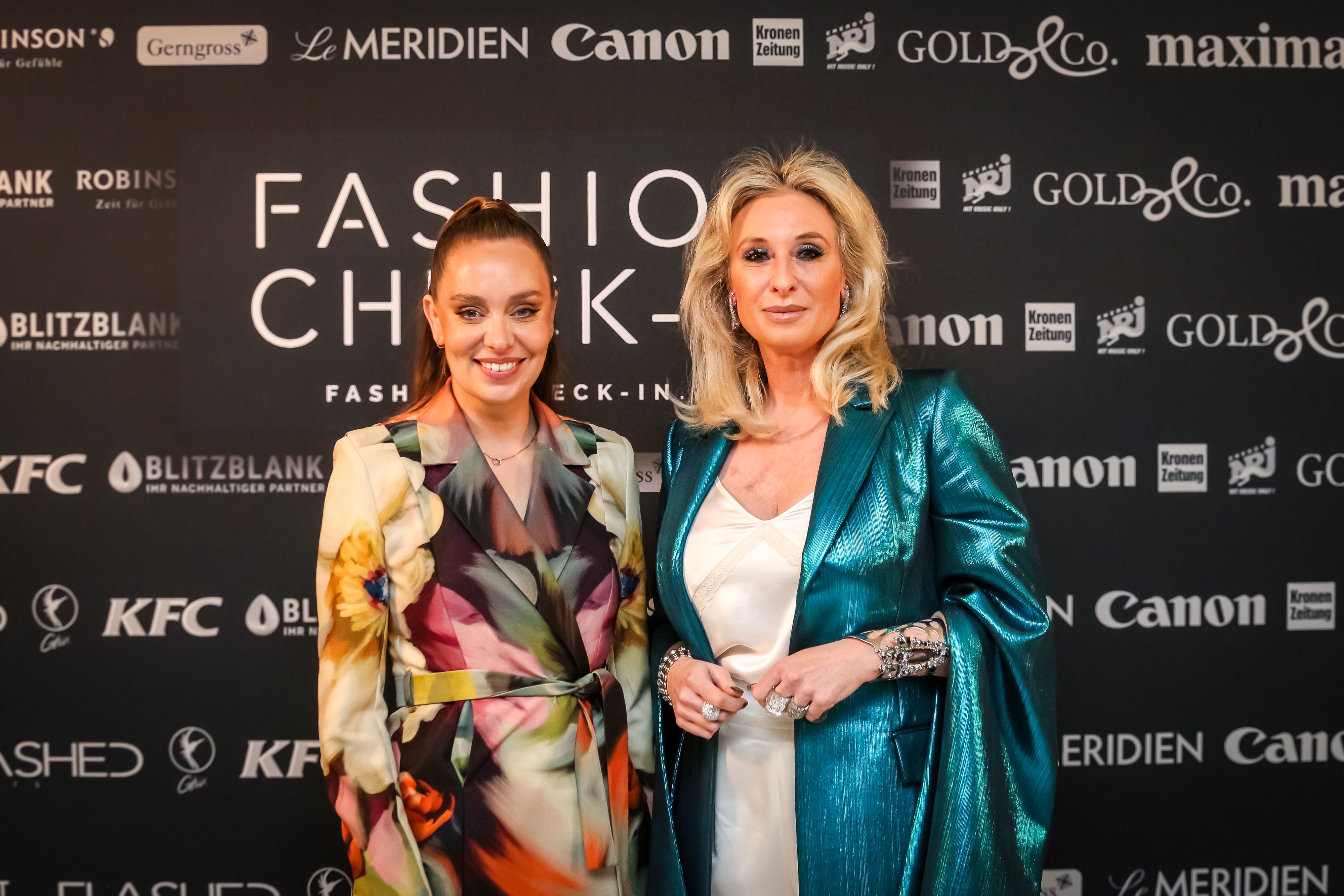 Veranstalterin Liliana Klein mit Aline Basel beim großen 