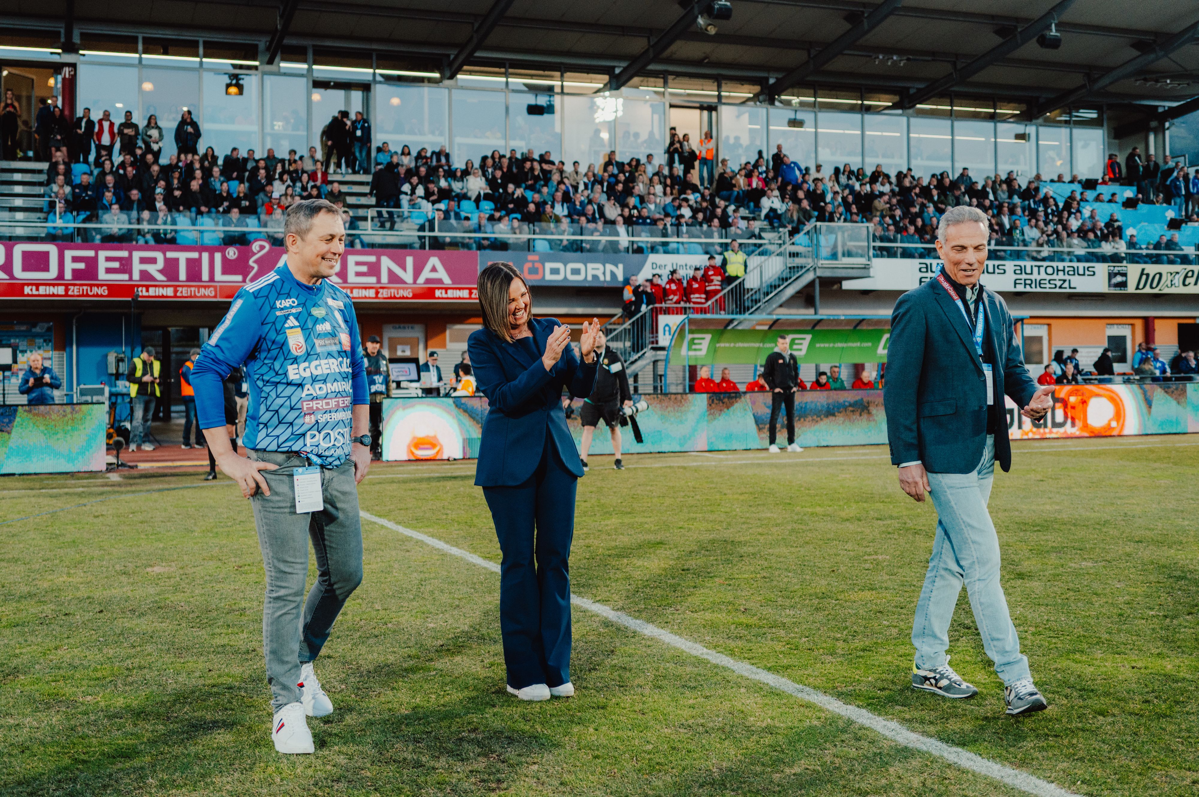 Ex-Rapid-Präsident Michael Krammer (r.) und Hartberg-Präsidentin Brigitte Annerl.
