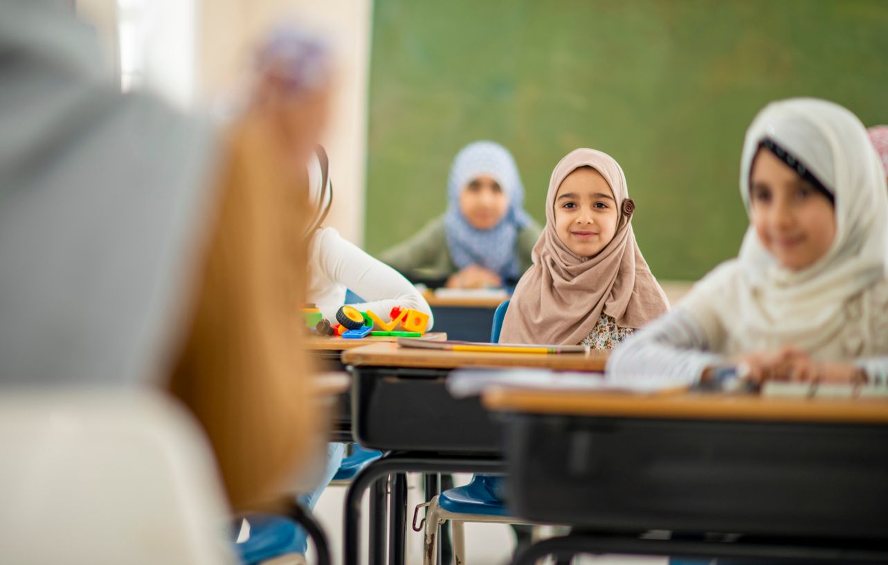 Immer mehr Kinder verzichten im Ramadan auf Essen und Trinken – und zwar auch in den Schulen!