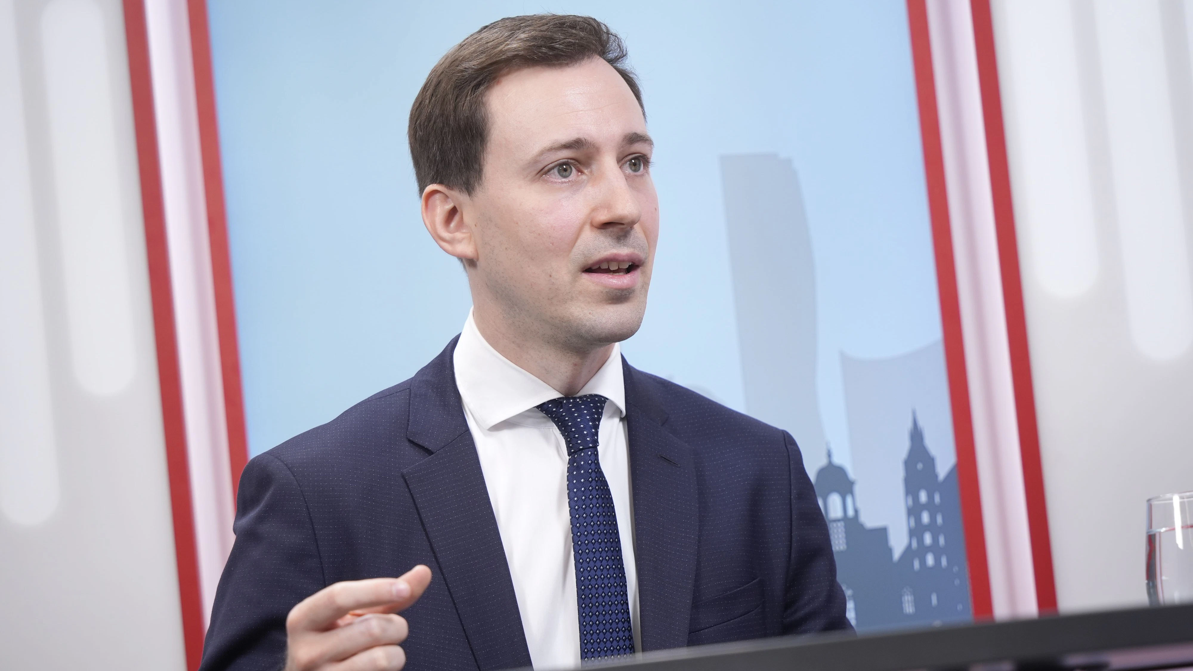 ÖVP-Generalsekretär Nico Marchetti kritisiert den Job-Deal.