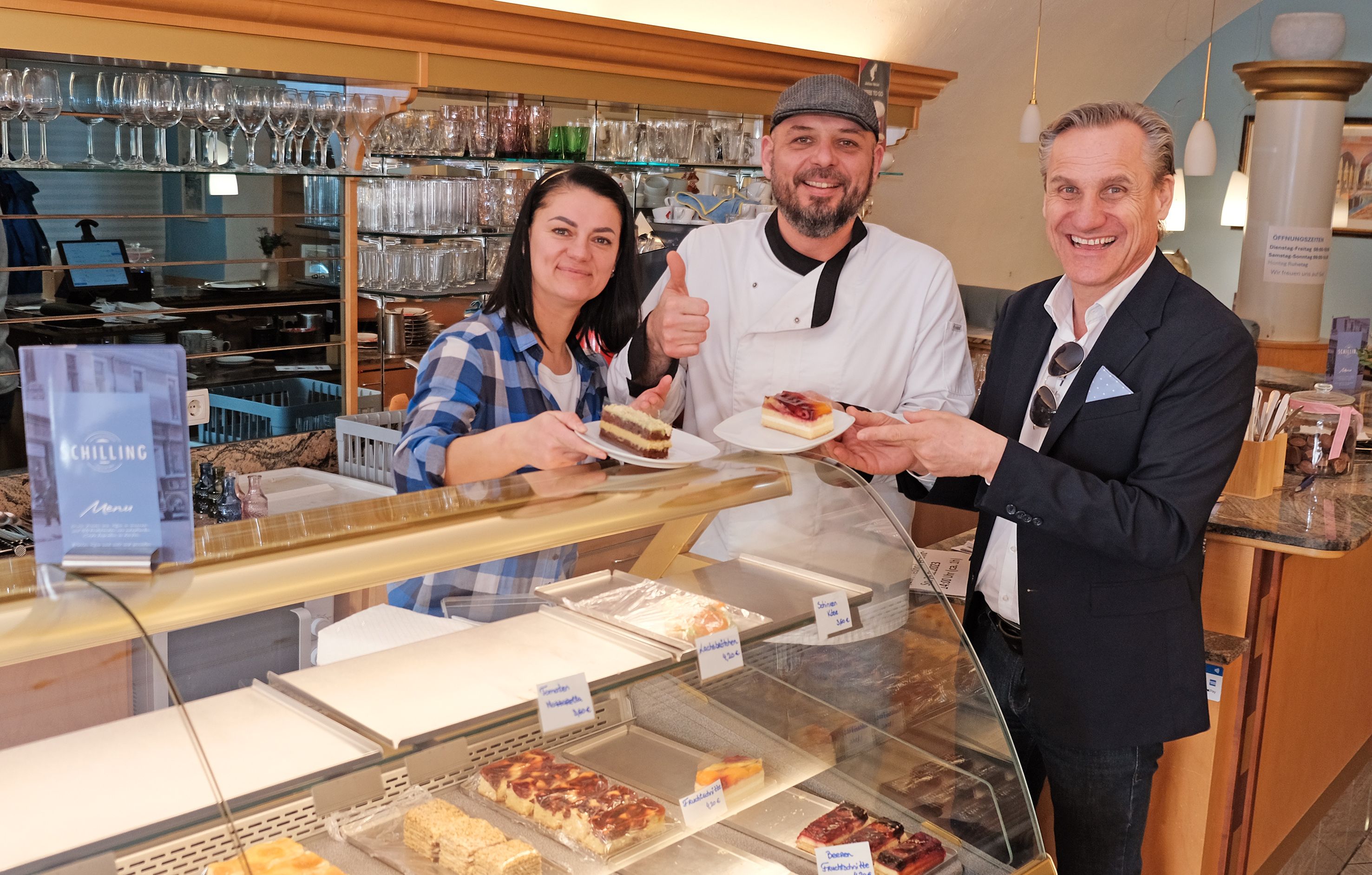 Nikolina und Darko Guslov mit Wirtschaftsstadtrat Gert Zaunbauer (v.l.)