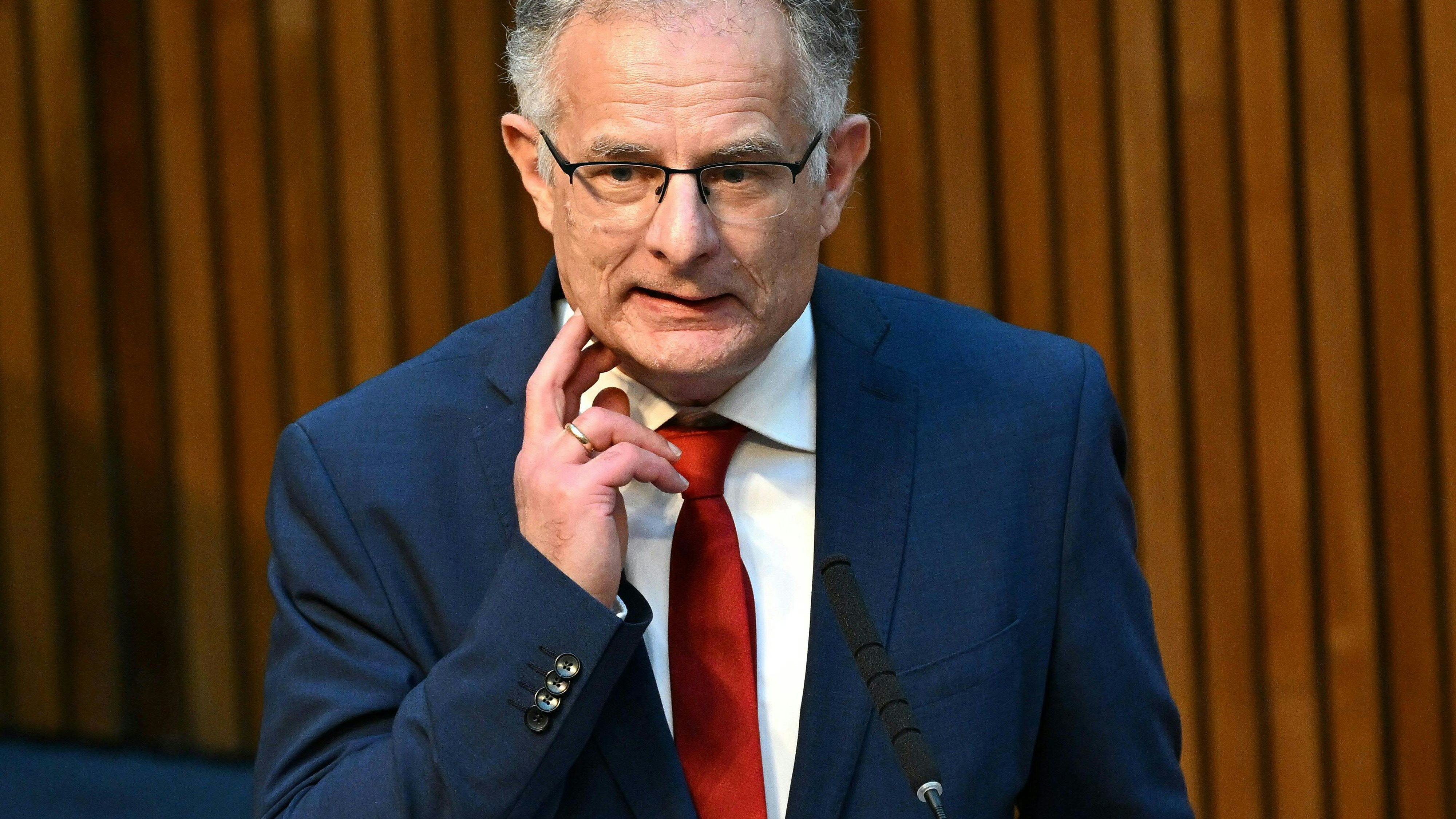 Download von www.picturedesk.com am 10.03.2025 (11:16).  ABD0203_20250307 - WIEN - ÖSTERREICH: Finanzminister Markus Marterbauer (SPÖ) am Freitag, 7. März 2025, anl. einer Sondersitzung des Nationalrats mit Regierungserklärung im Parlament in Wien. - FOTO: APA/HELMUT FOHRINGER - 20250307_PD3690 - Rechteinfo: Rights Managed (RM)