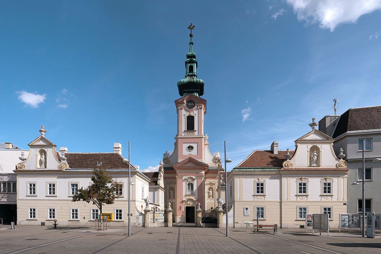 Pfarrhof und Stadtpfarrkirche am Hauptplatz in Schwechat