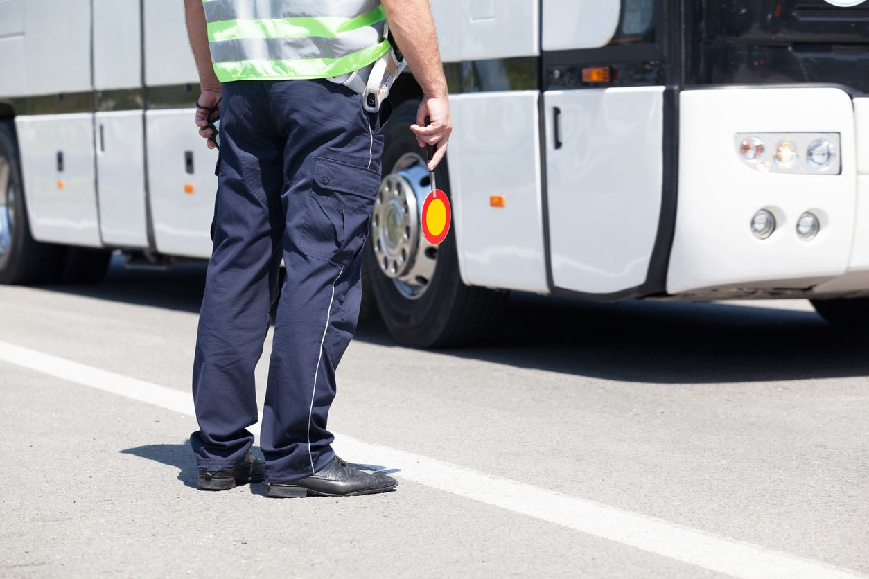 Die Polizei untersagte die Weiterfahrt des Reisebusses.