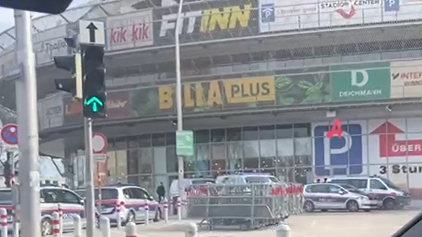 Alarm in Wiener Shopping-Mall! Polizei im Großeinsatz.