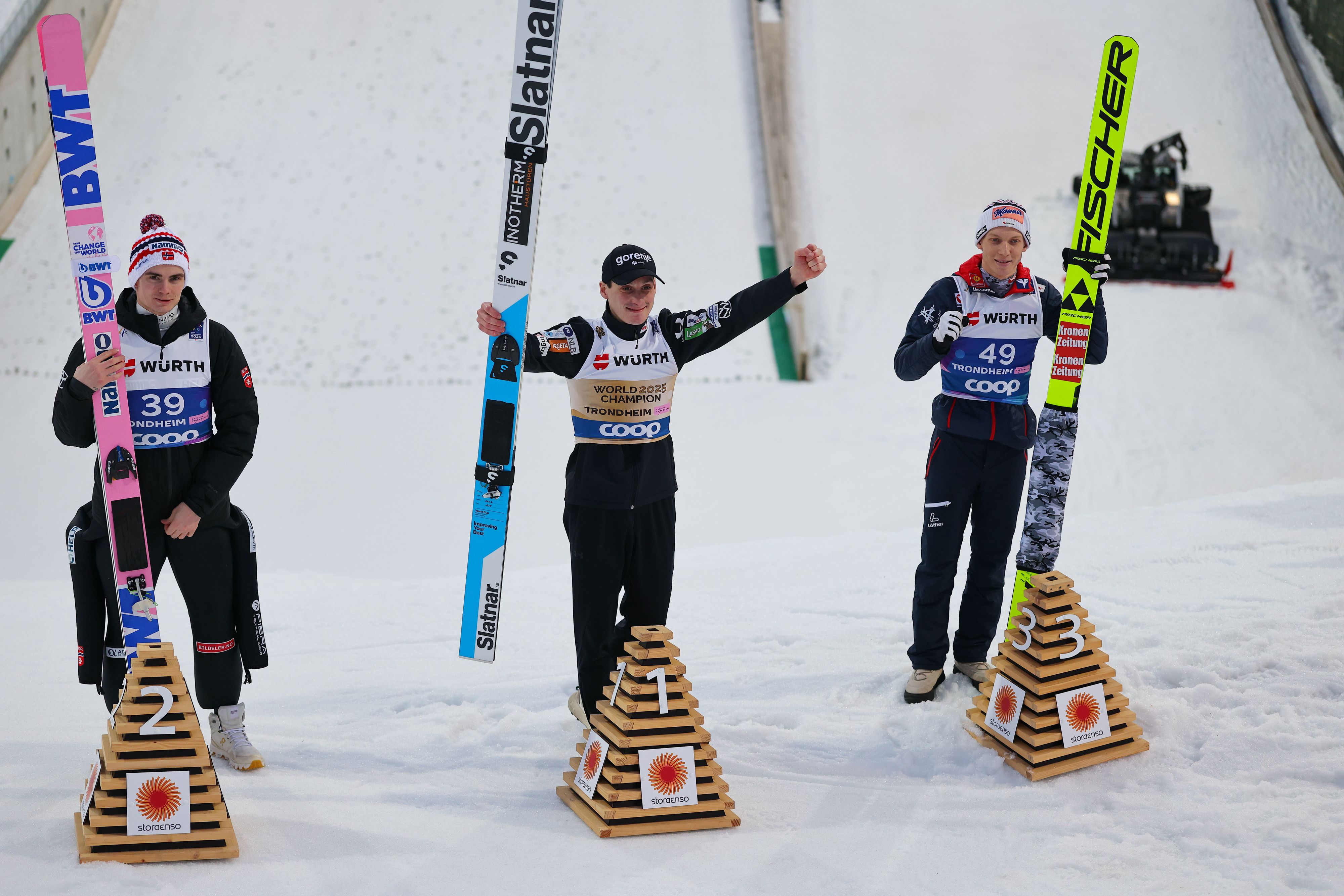 Heute.at - Anzugs-Betrug! Norwegen suspendiert jetzt Trainer
