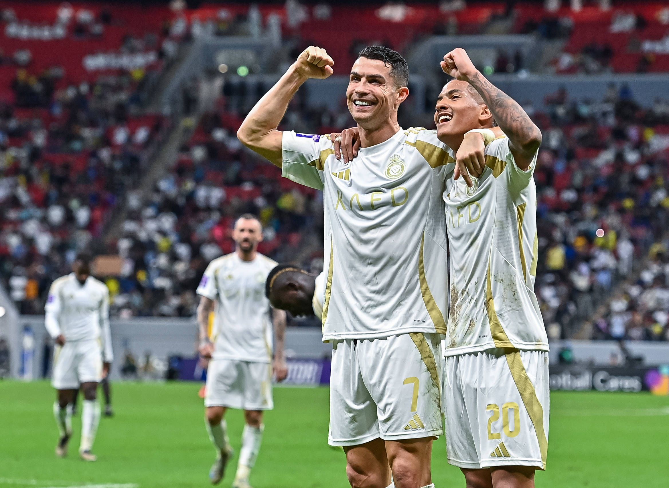 Cristiano Ronaldo (l.) trifft und trifft und trifft.