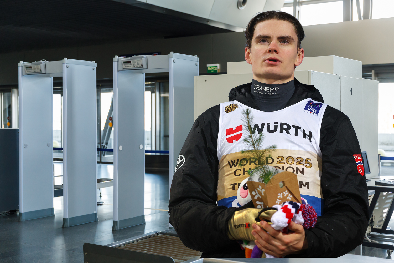 Ob Marius Lindvik durch die Kontrolle kommt?