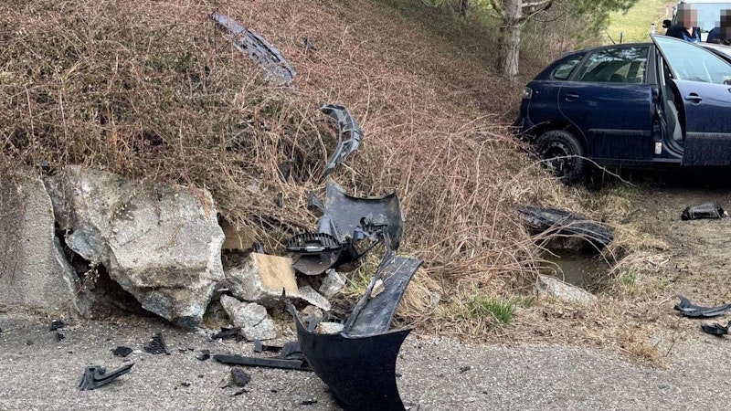 Nachdem die Unfallstelle gereinigt war, konnte die Straße von der Polizei wieder vollständig freigegeben werden.