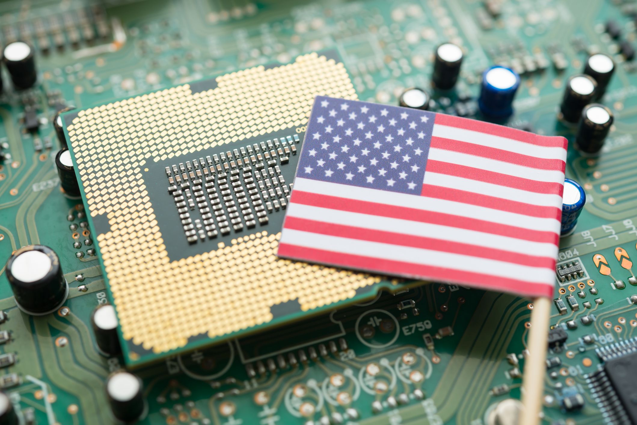 Trotz Verkaufsverbot: Mikrochips von US- und EU-Konzernen finden weiter ihren Weg nach Russland