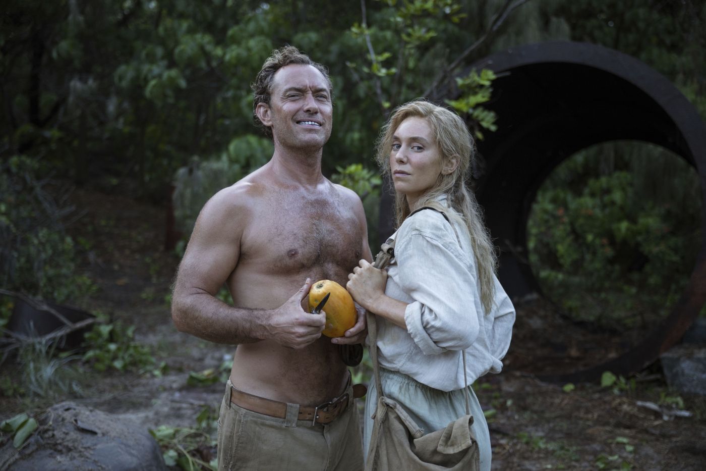 Jude Law zieht mit Vanessa Kirby in 