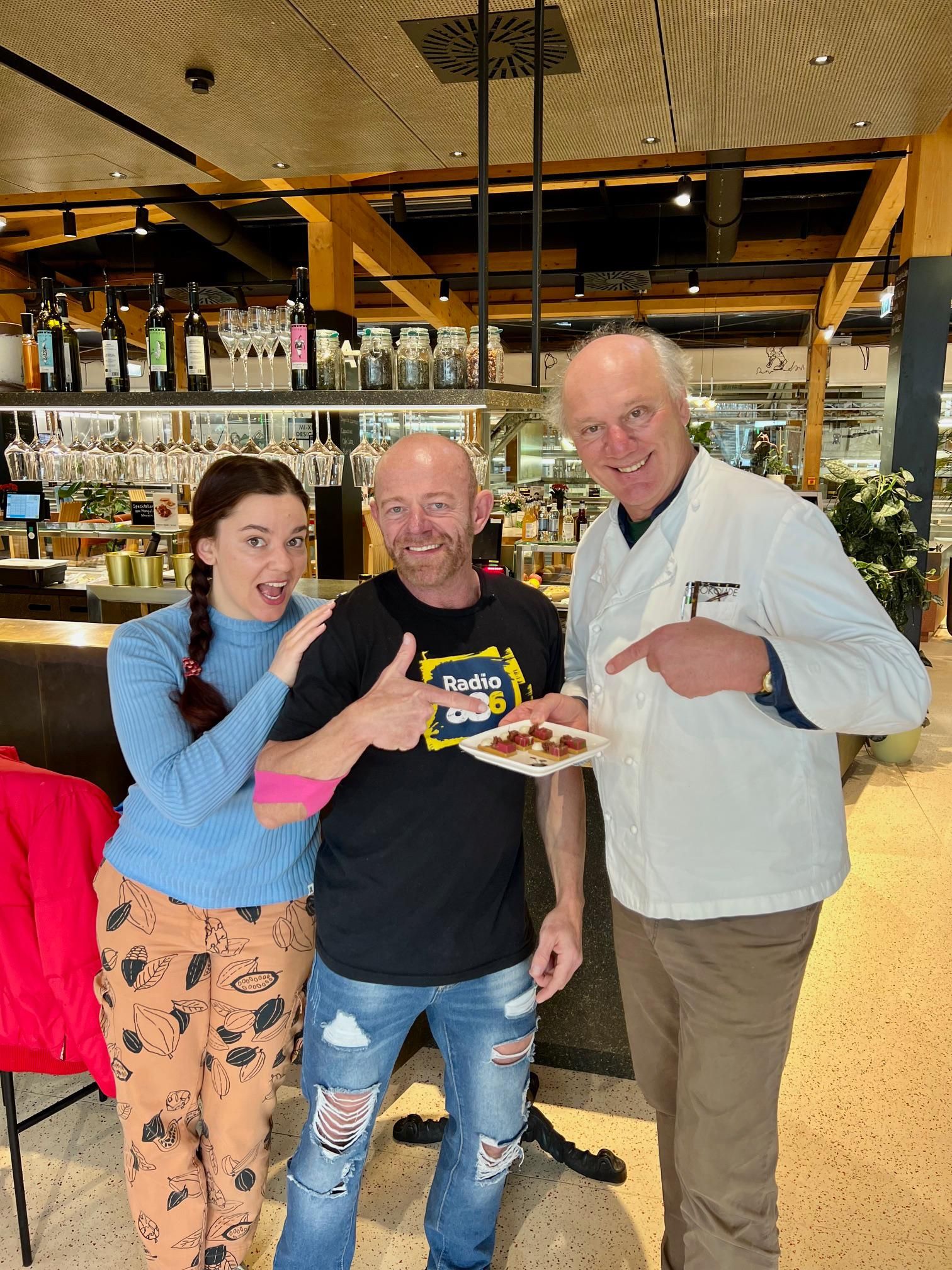 88.6-Moderator <strong>Mario Batka</strong> mit den Schoko-Profis <strong>Julia und Josef Zotter</strong>