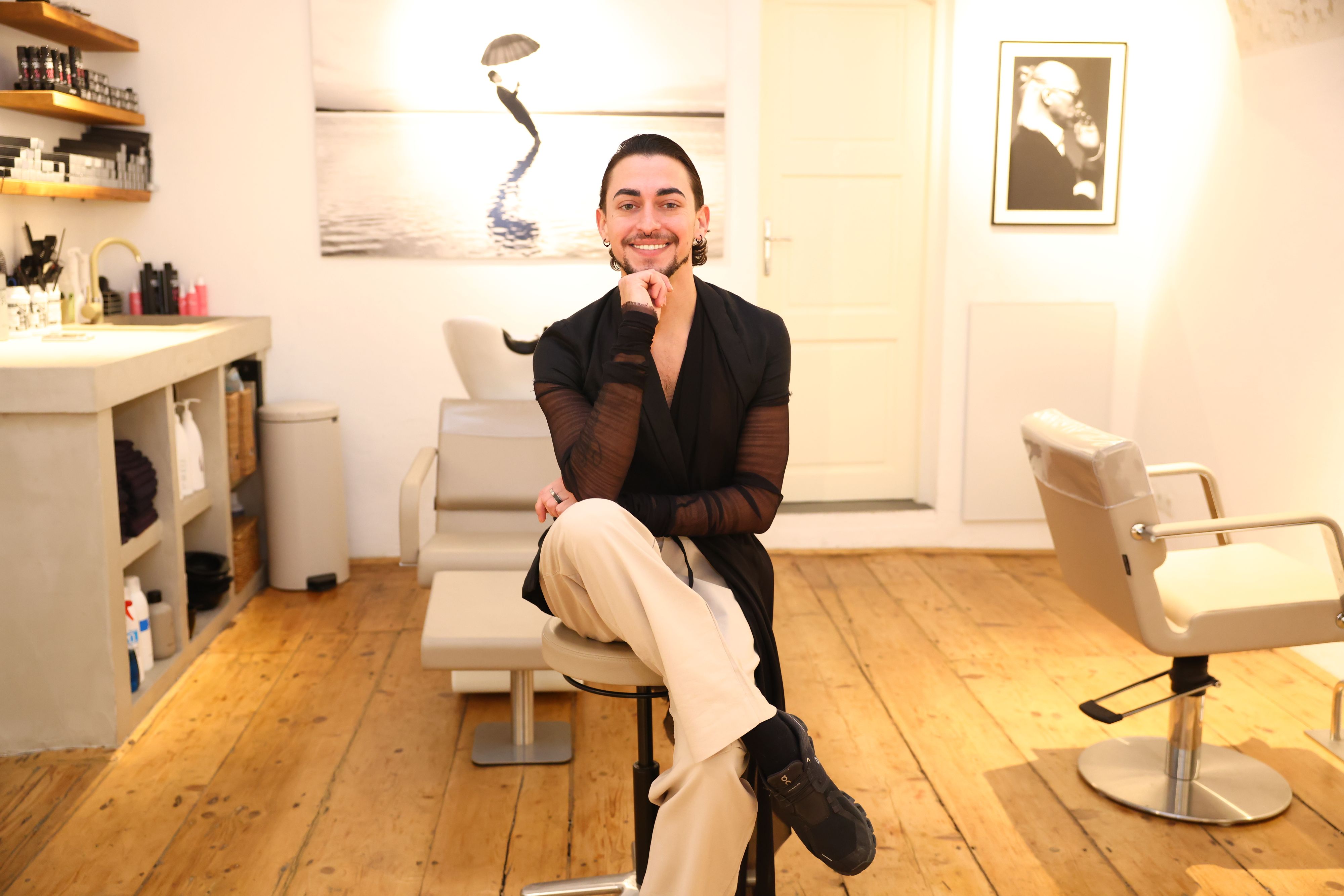 René Tenerani eröffnete seinen eigenen Friseursalon.