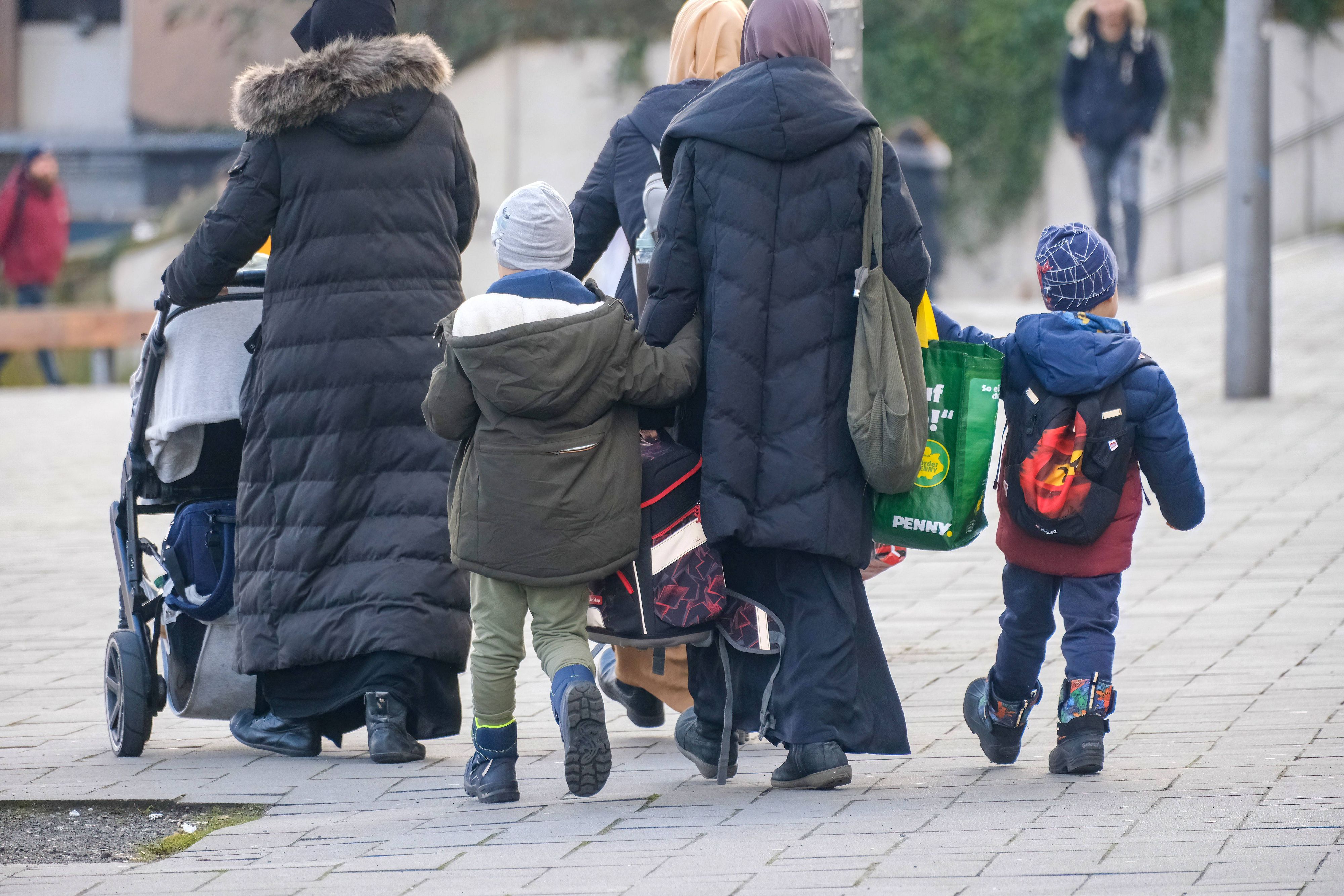 Nach einer Expertenrunde legte Karner seinen knallharten Asylplan vor.