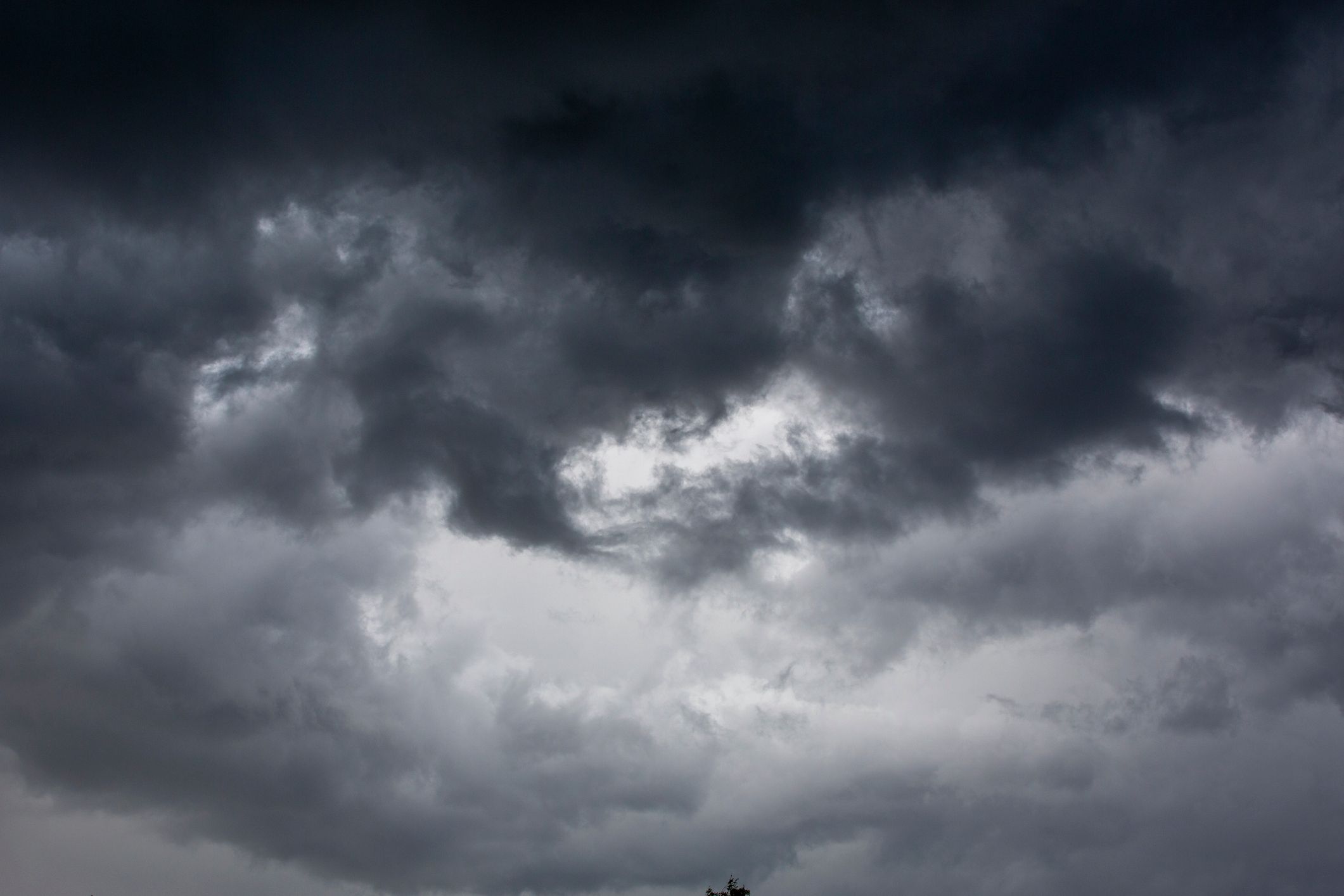 Eine Kaltfront könnte die Wetterlage in Österreich im Laufe der Woche völlig auf den Kopf stellen. (Symbolbild)