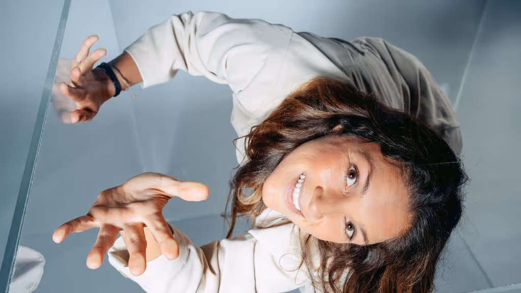 Die Wienerin Corinna bringt nicht nur Reiseerfahrungen, sondern auch eine Karriere auf OnlyFans mit.