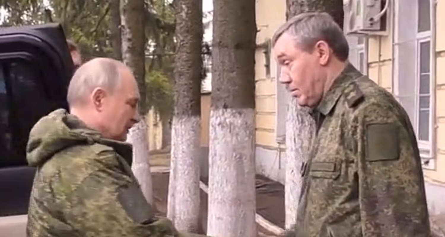 Putin trifft seinen General Valery Gerasimov in Kursk.