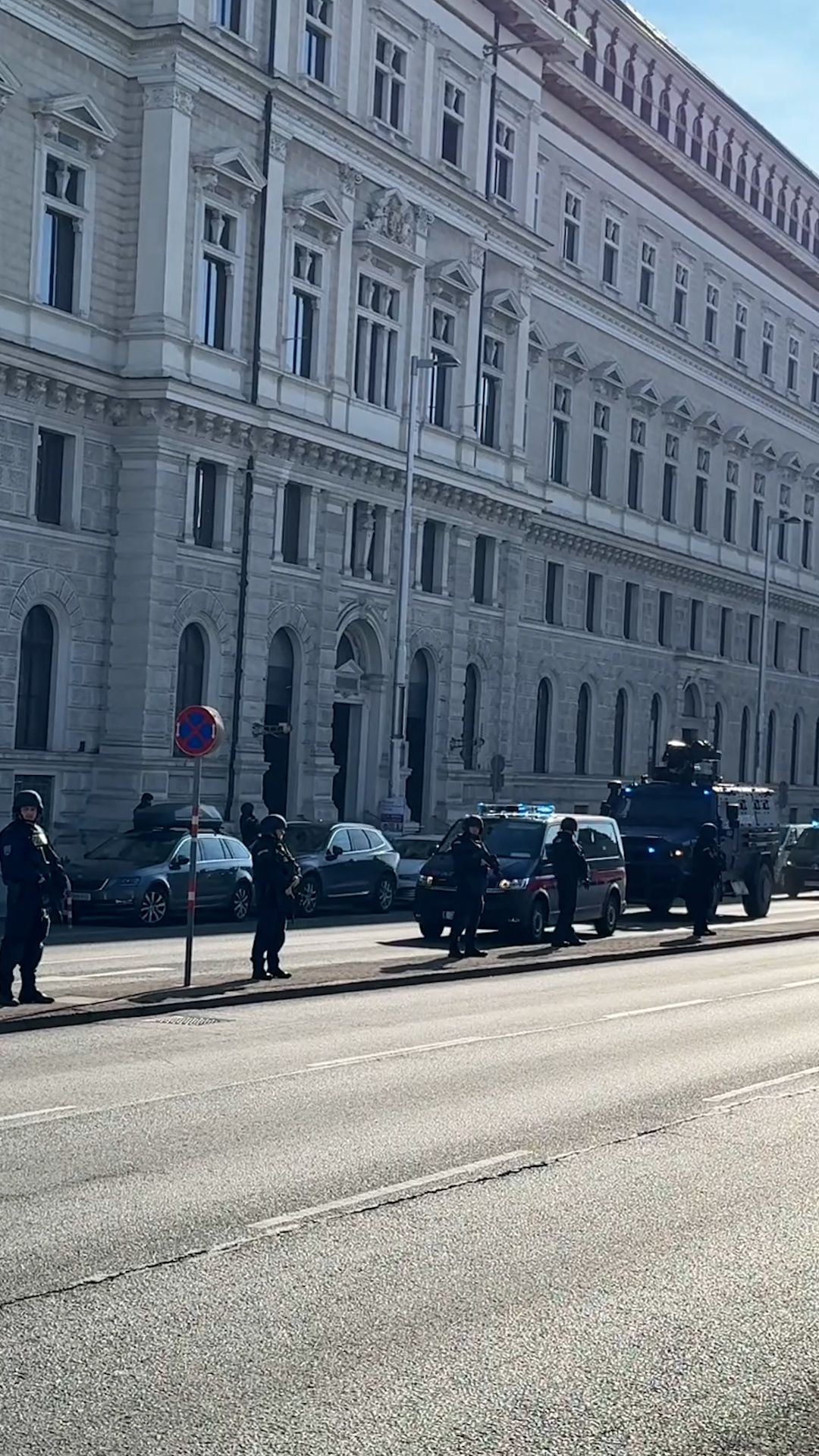 Großeinsatz für Polizei und Cobra am Oberlandesgericht Wien. 