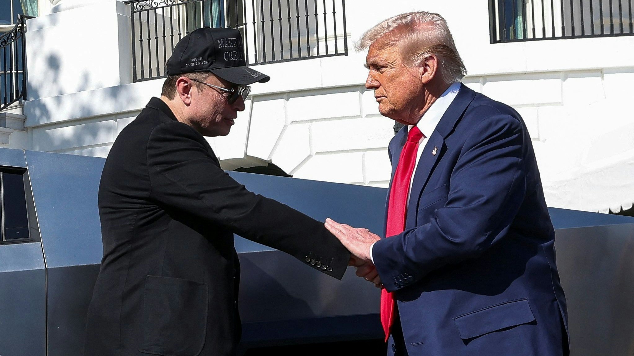 11. März 2025: Während sein Außenminister mit der Ukraine verhandelte, ließ sich Donald Trump von Elon Musk einen Tesla Cybertruck vorführen.
