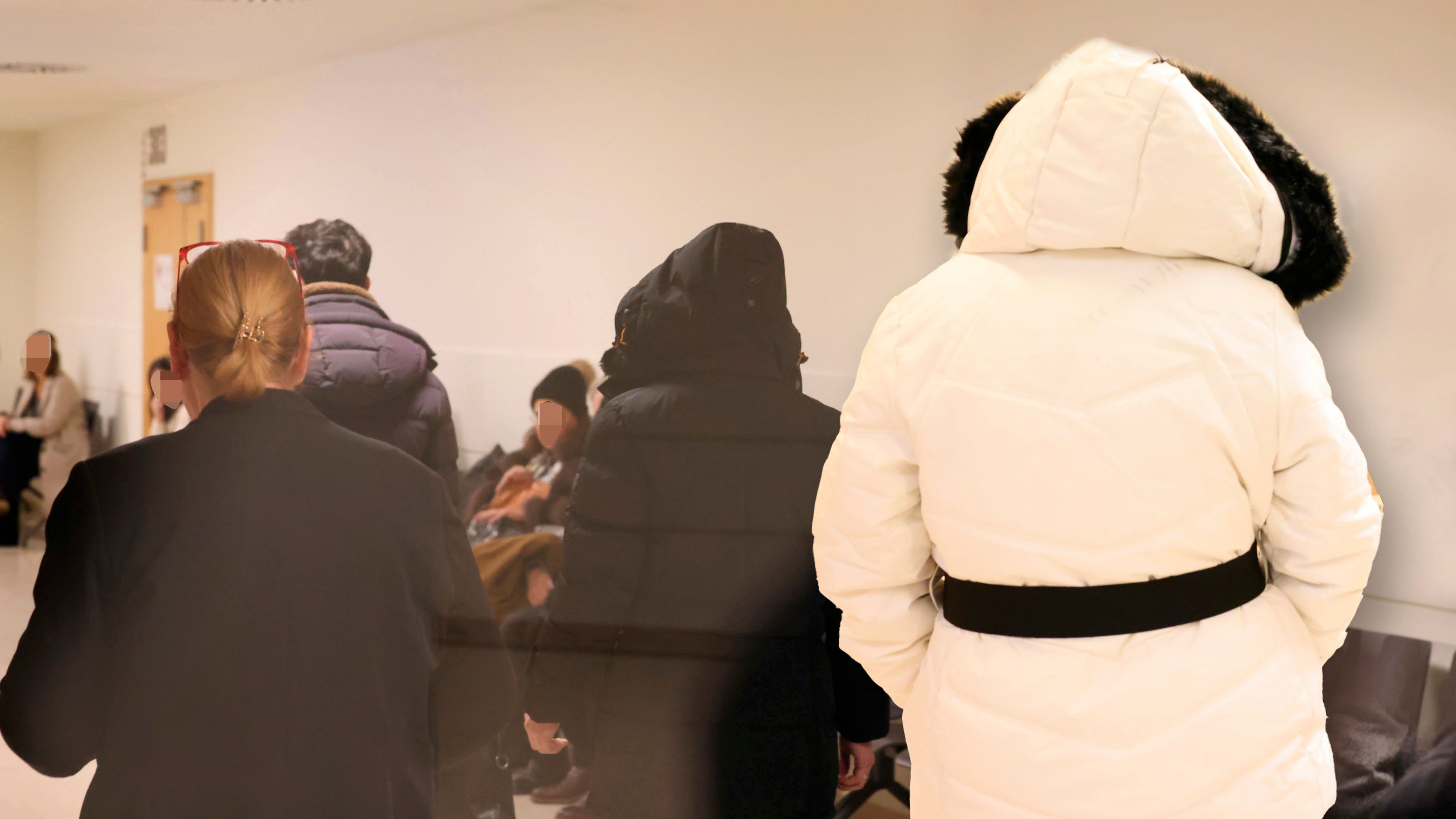 Die Mutter des Mödchens ist schockiert. 