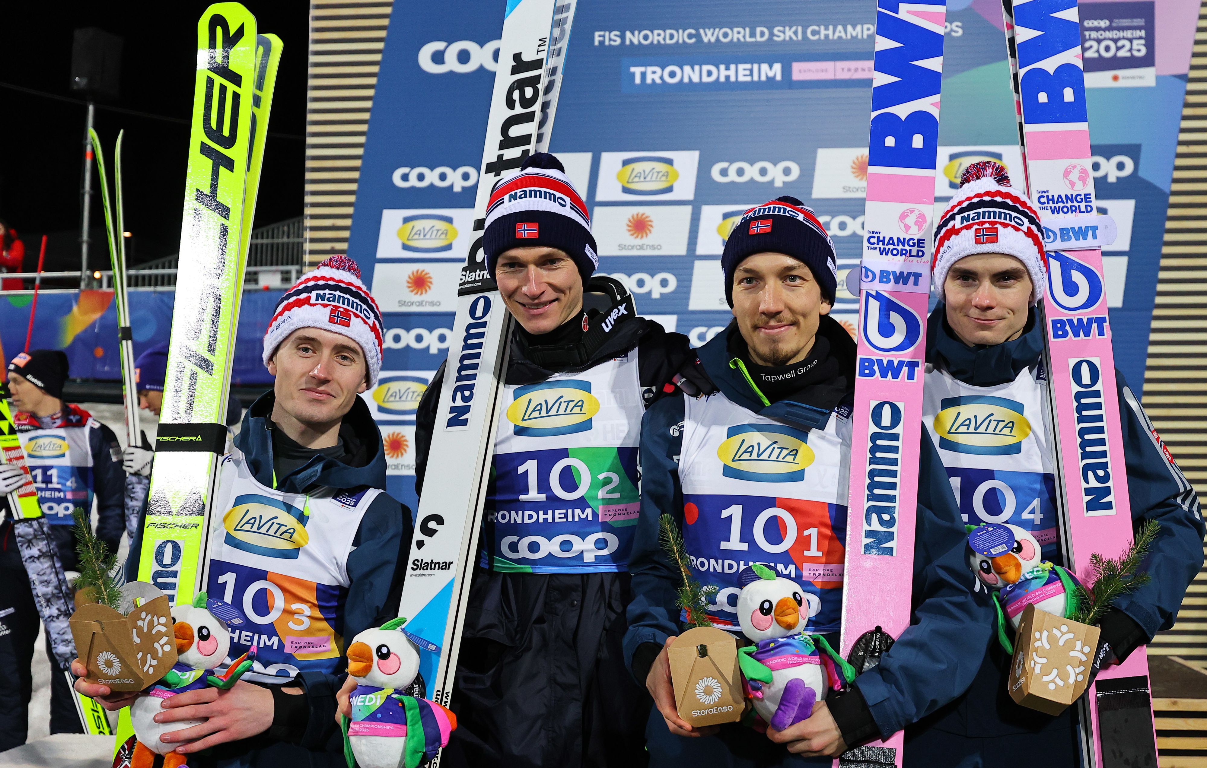 Kristoffer Eriksen Sundal, Robin Pedersen, Johann Andre Forfang und Marius Lindvik.
