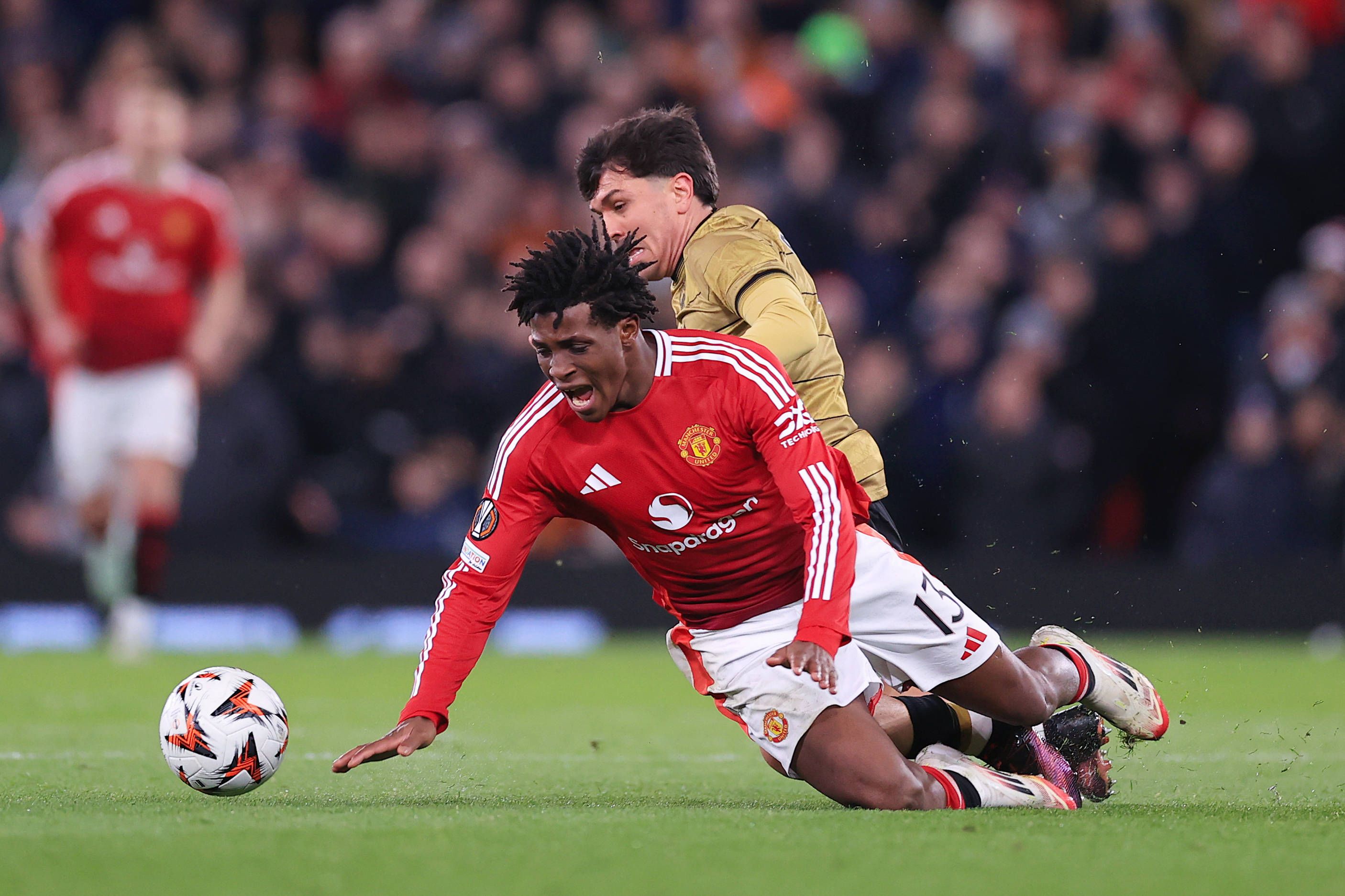 Patrick Dorgu mit einer fairen Geste.