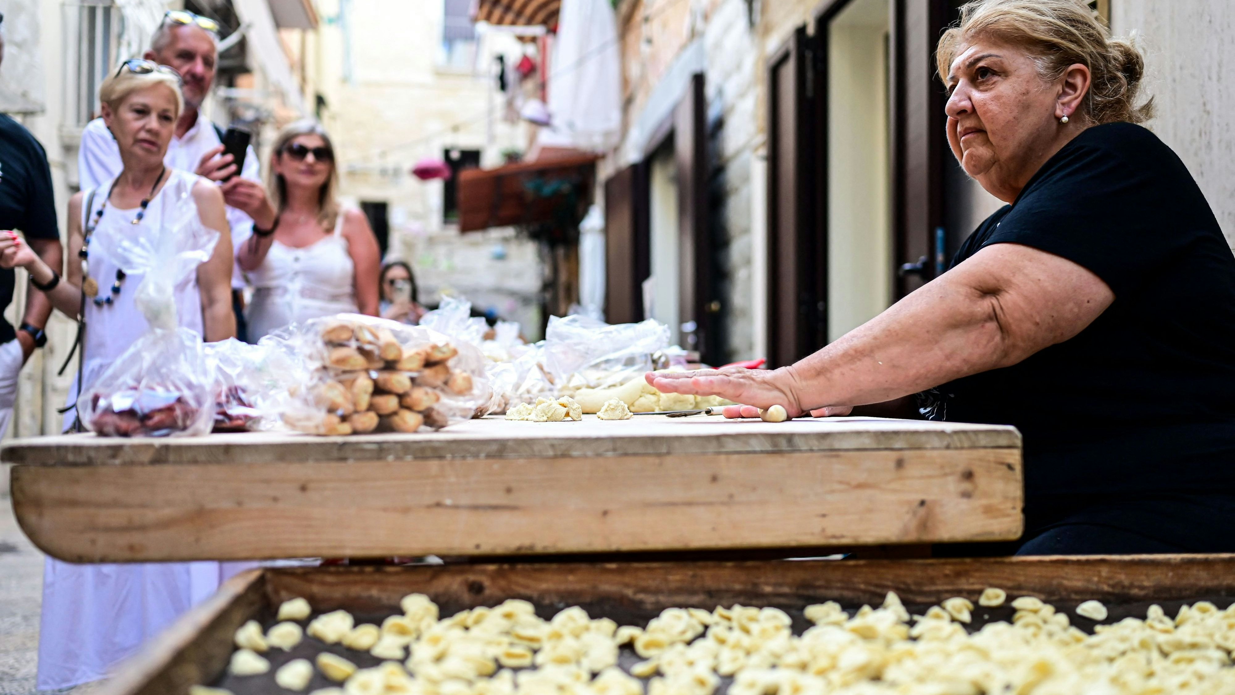 Die Pasta-Omas von Bari sind eine regelrechte Touristenattraktion.