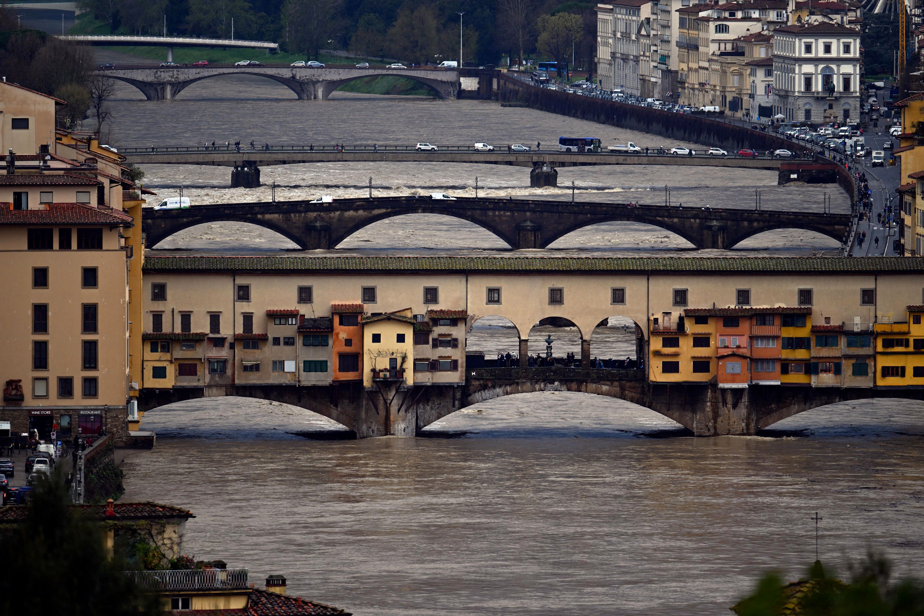 Arno-Hochwasser: Die weltberühmte Brücke 