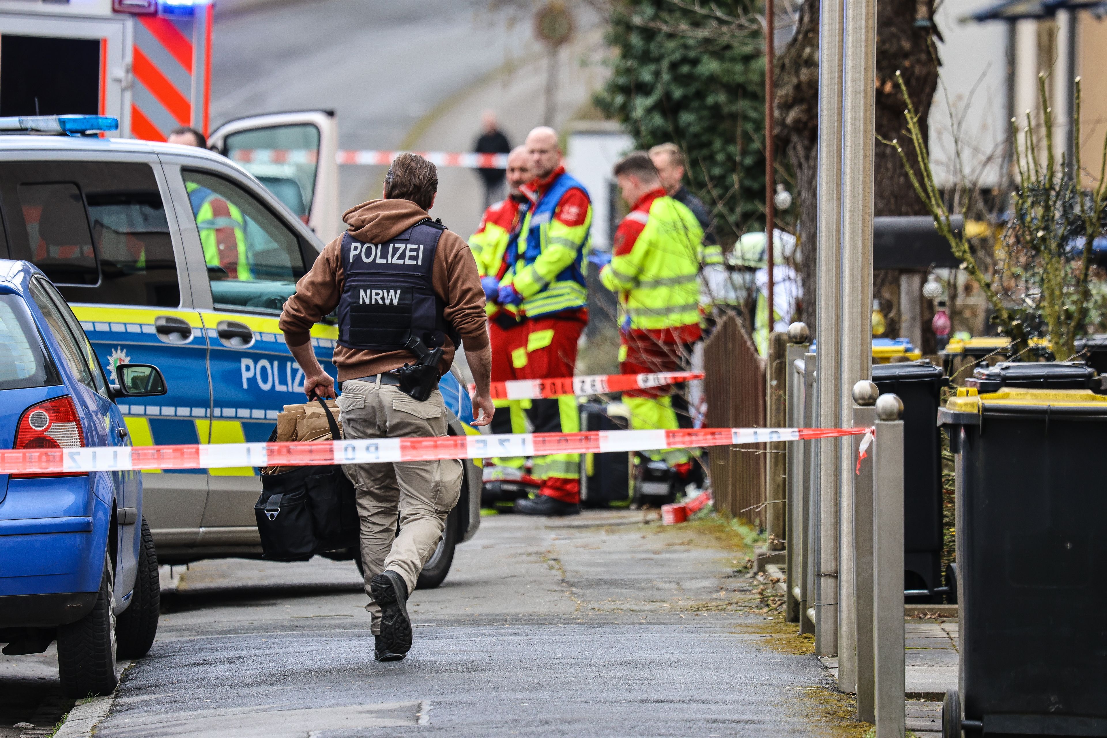 Bei einem Polizeieinsatz in Dortmund ist es am frühen Nachmittag zu einer Schussabgabe aus einer Dienstwaffe gekommen.