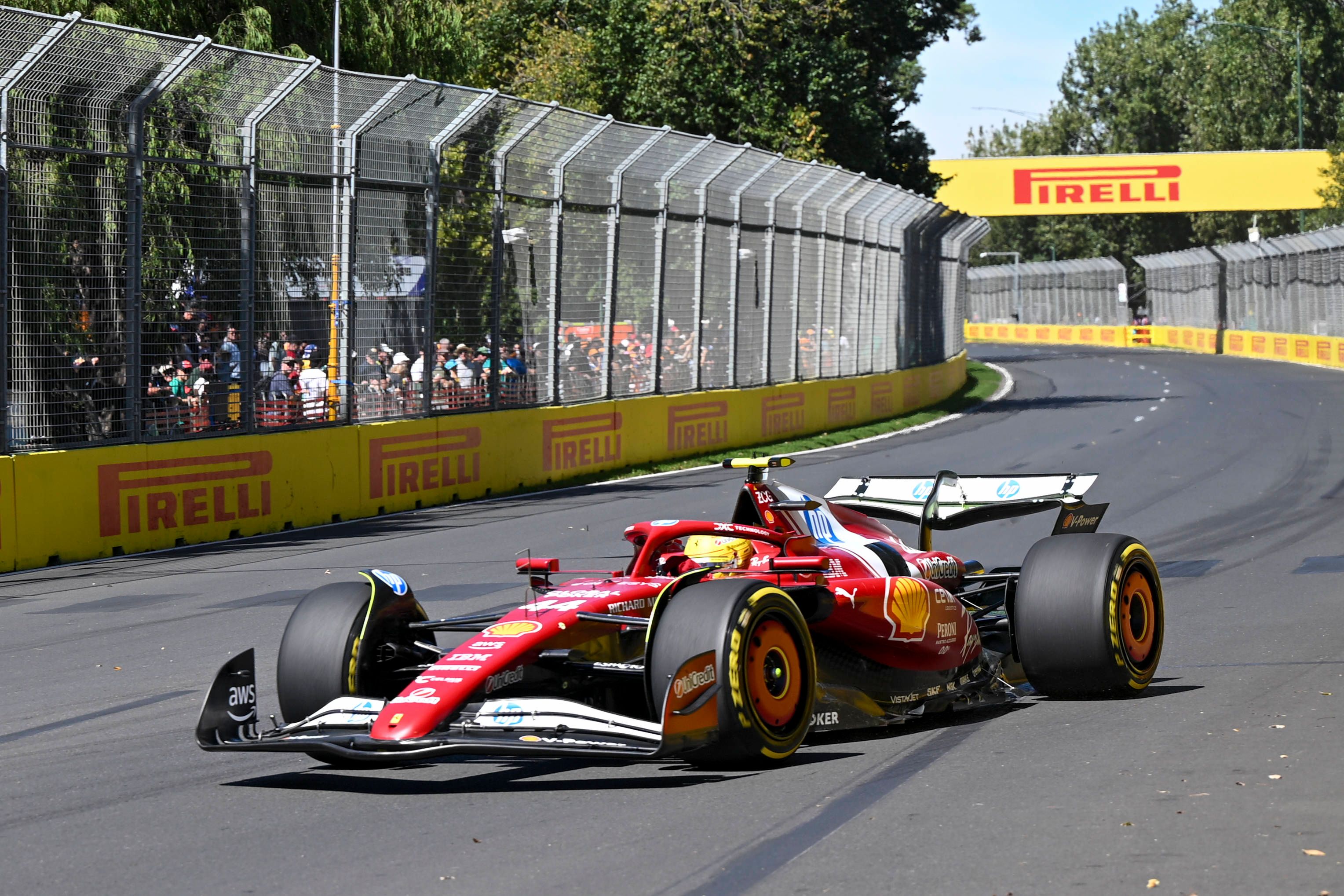 Lewis Hamilton drehte in Melbourne seine ersten Runden.