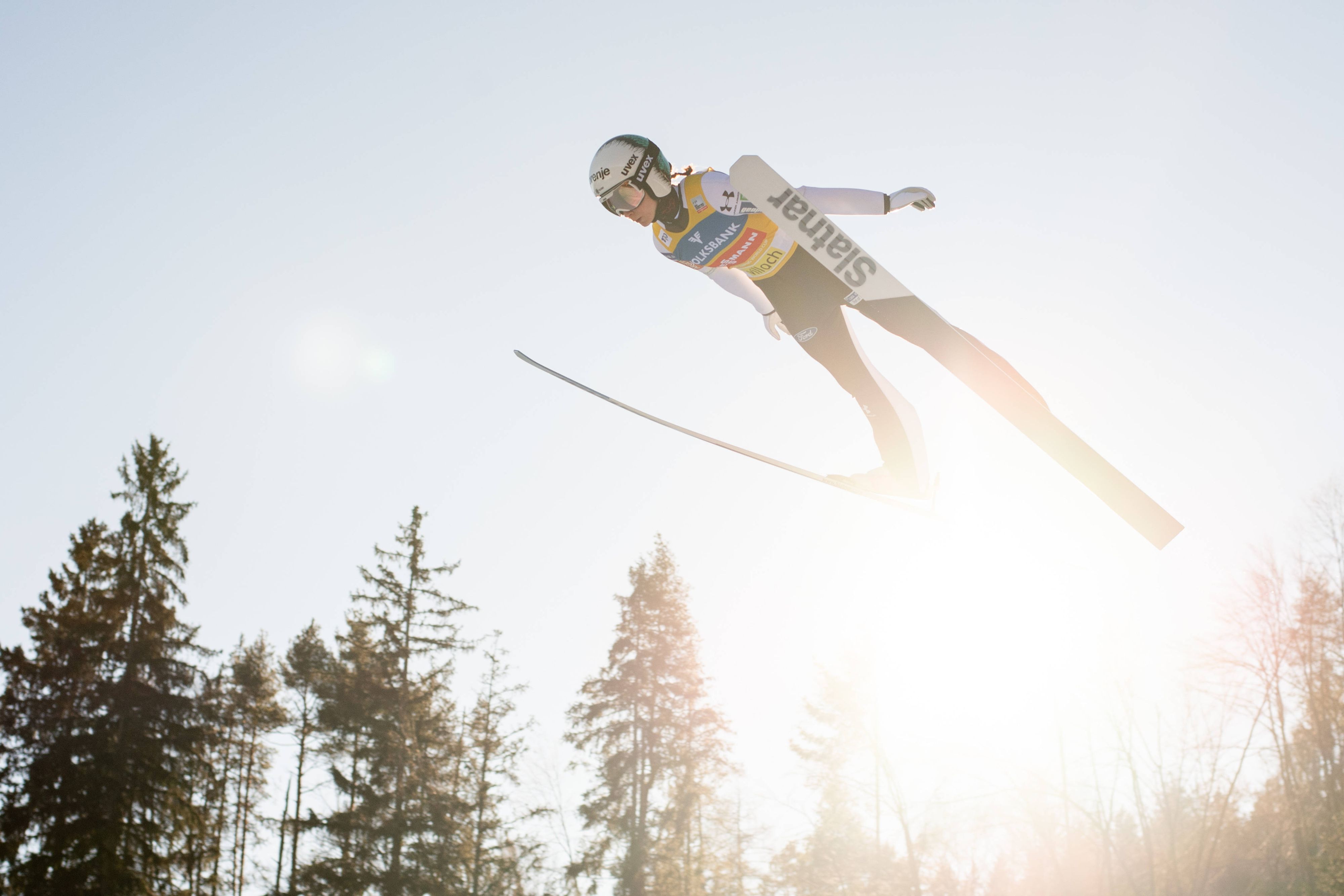Nika Prevc fliegt dem Weltrekord entgegen.