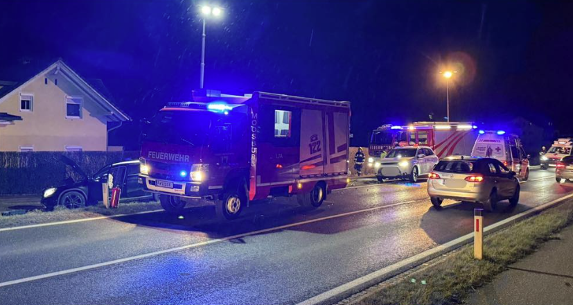 Die Einsatzkräfte waren rasch vor Ort und kümmerten sich um die verletzten Personen.