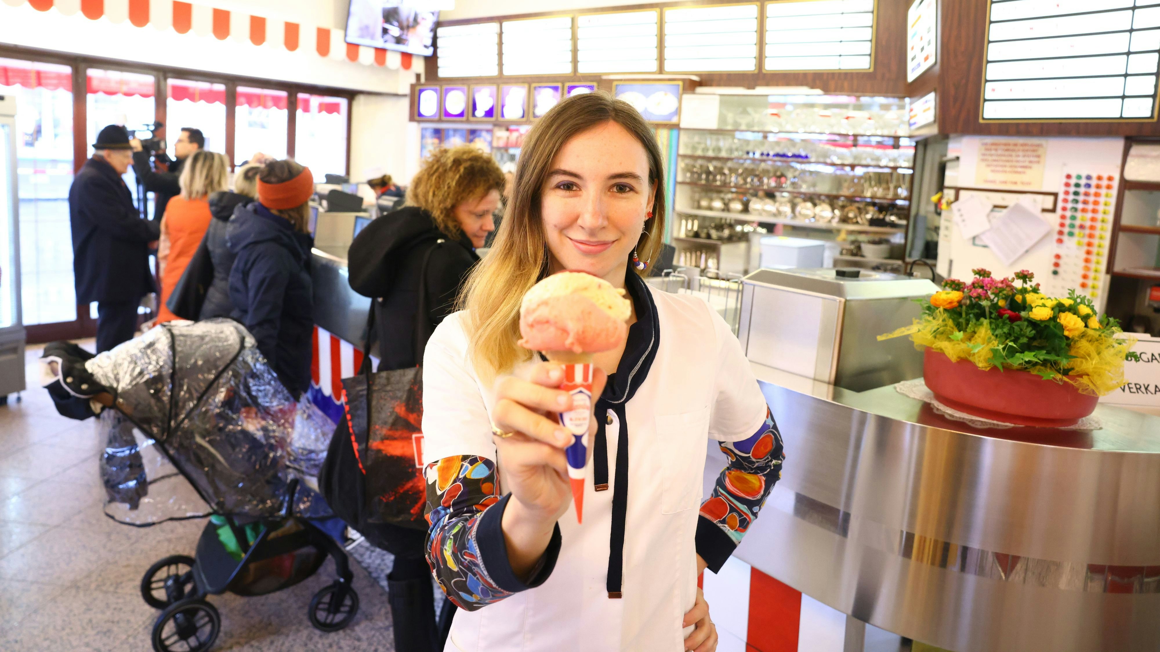 Am Freitag (14.03.2025) startete das Kult-Eisgeschäft Tichy in Favoriten in die Saison.
