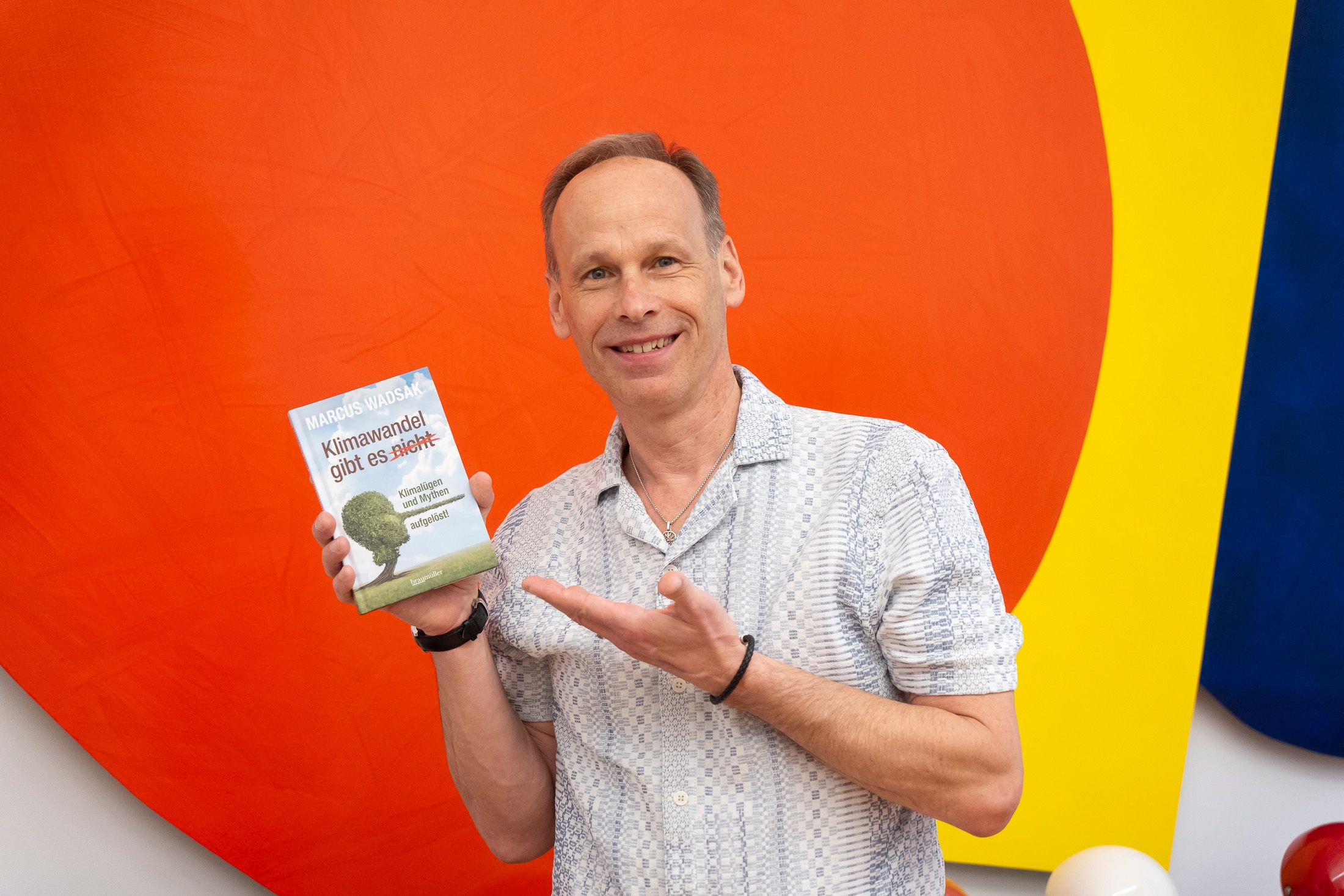 Meteorologe Marcus Wadsak bei einem Interview-Besuch zu seinem Buch in der <em>