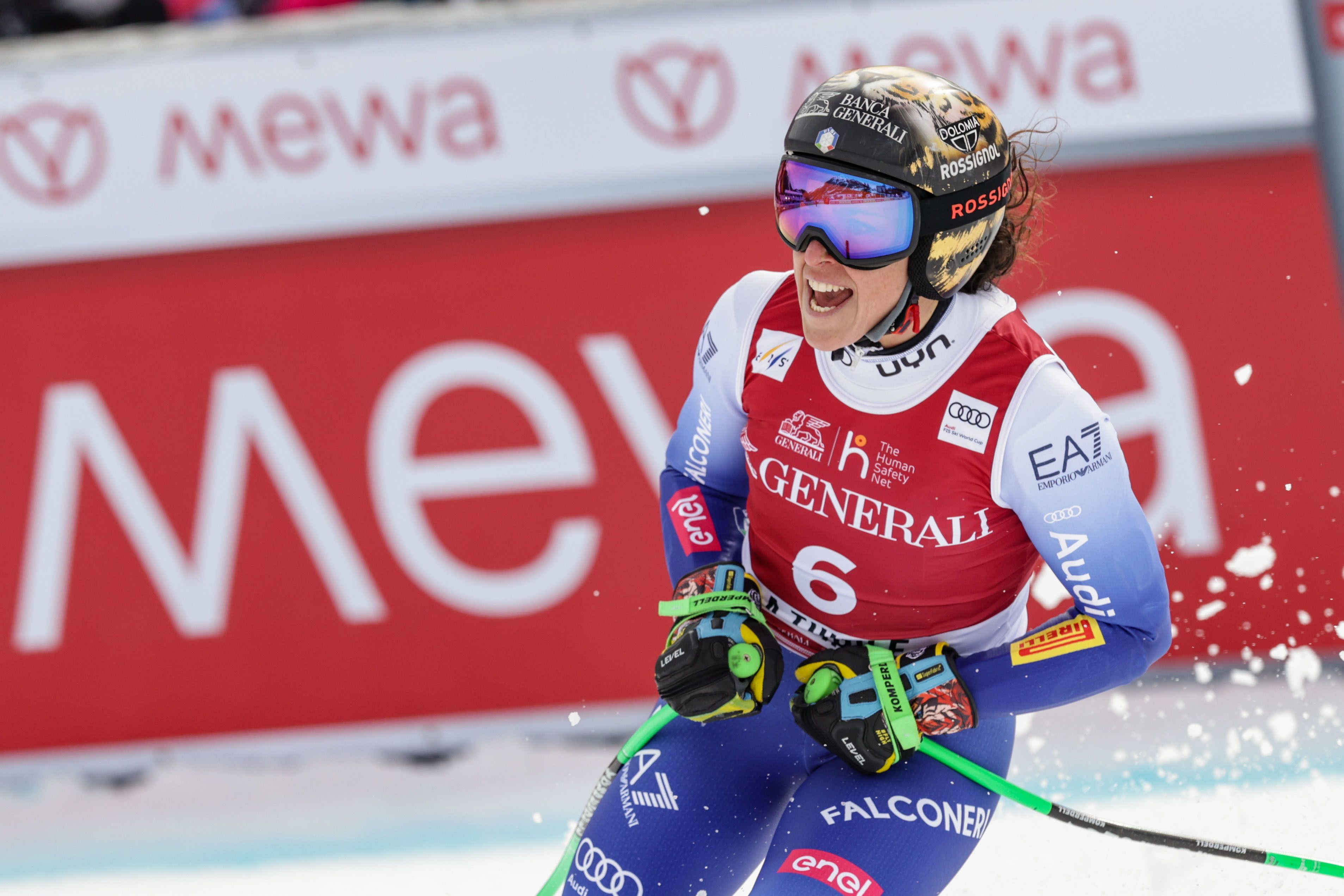 Federica Brignone raste zum Heimsieg.