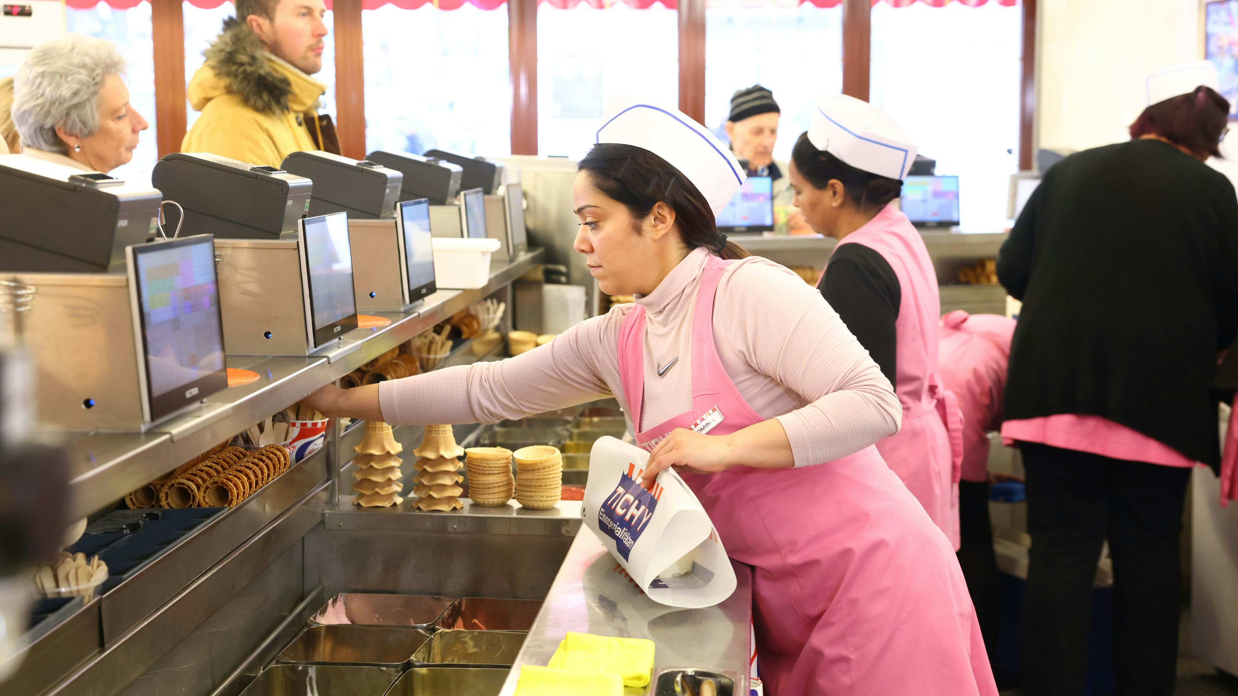 Heute.at - Teuerung egal – Wiener deckt sich mit Eis um 460 € ein