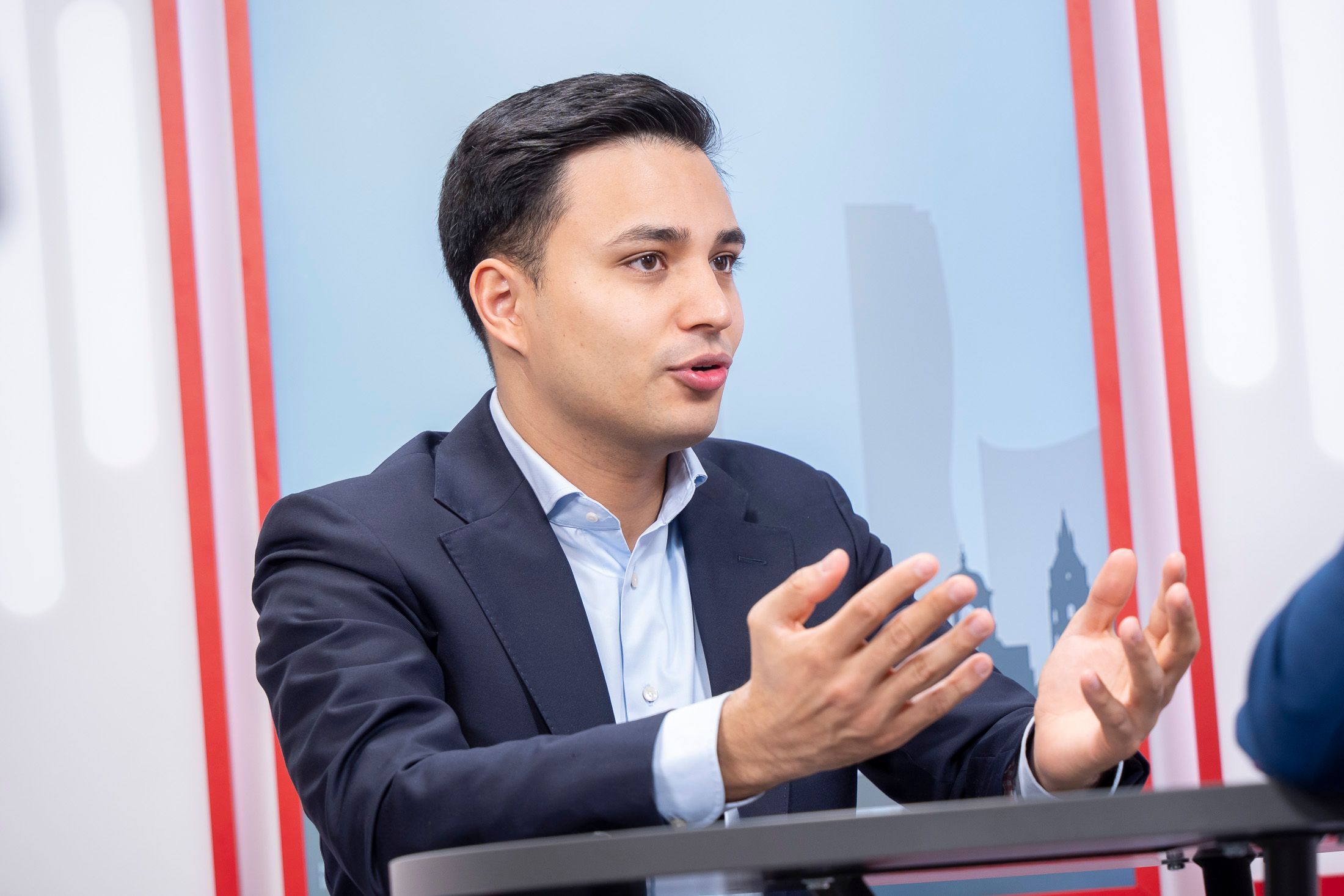 Neos-Klubchef Yannick Shetty reagierte auf die aktuellen Budgetzahlen.