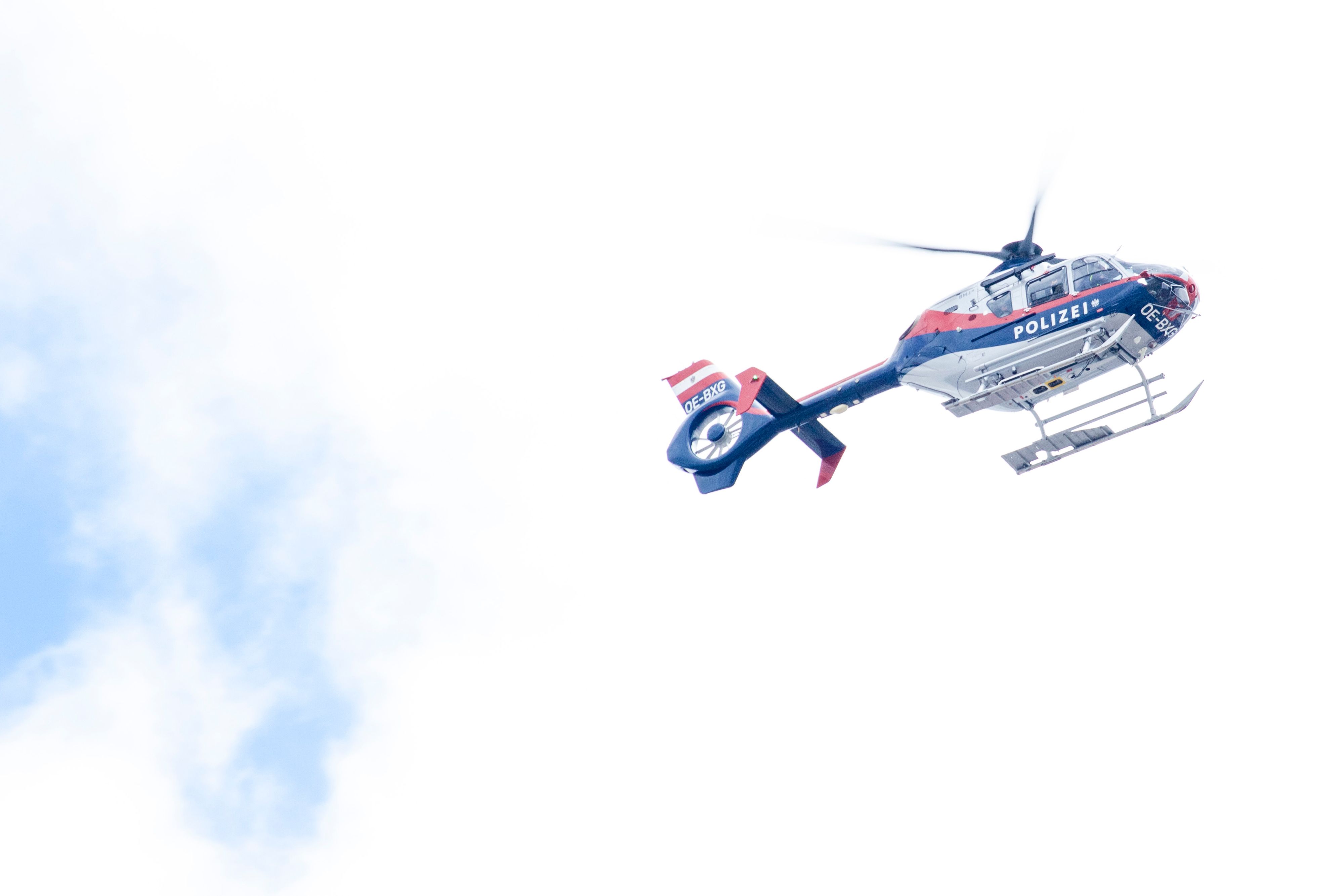 Ein Hubschrauber der Wiener Polizei im Einsatz. Archivbild