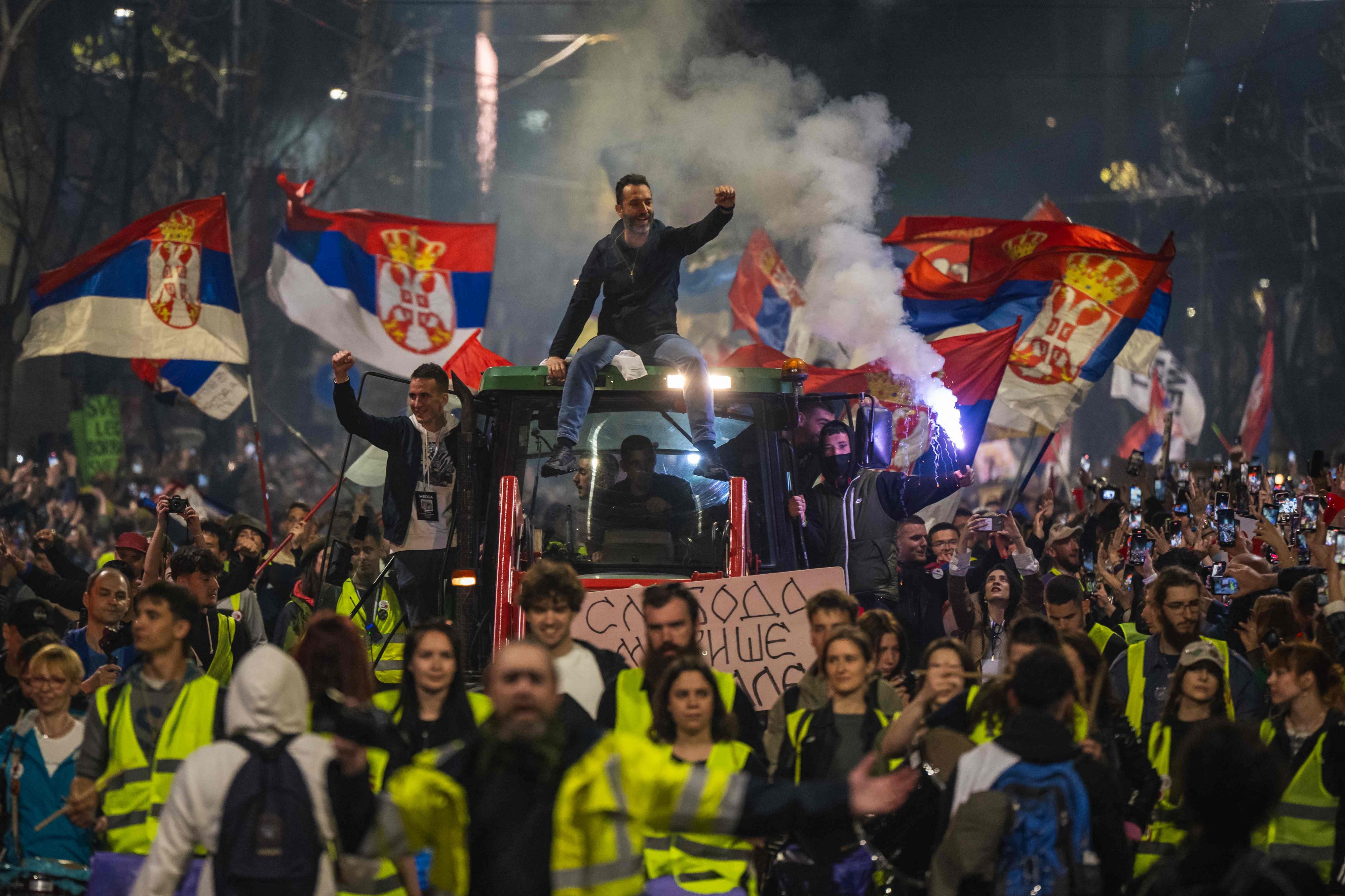Großproteste gegen Korruption in der Regierung Serbiens