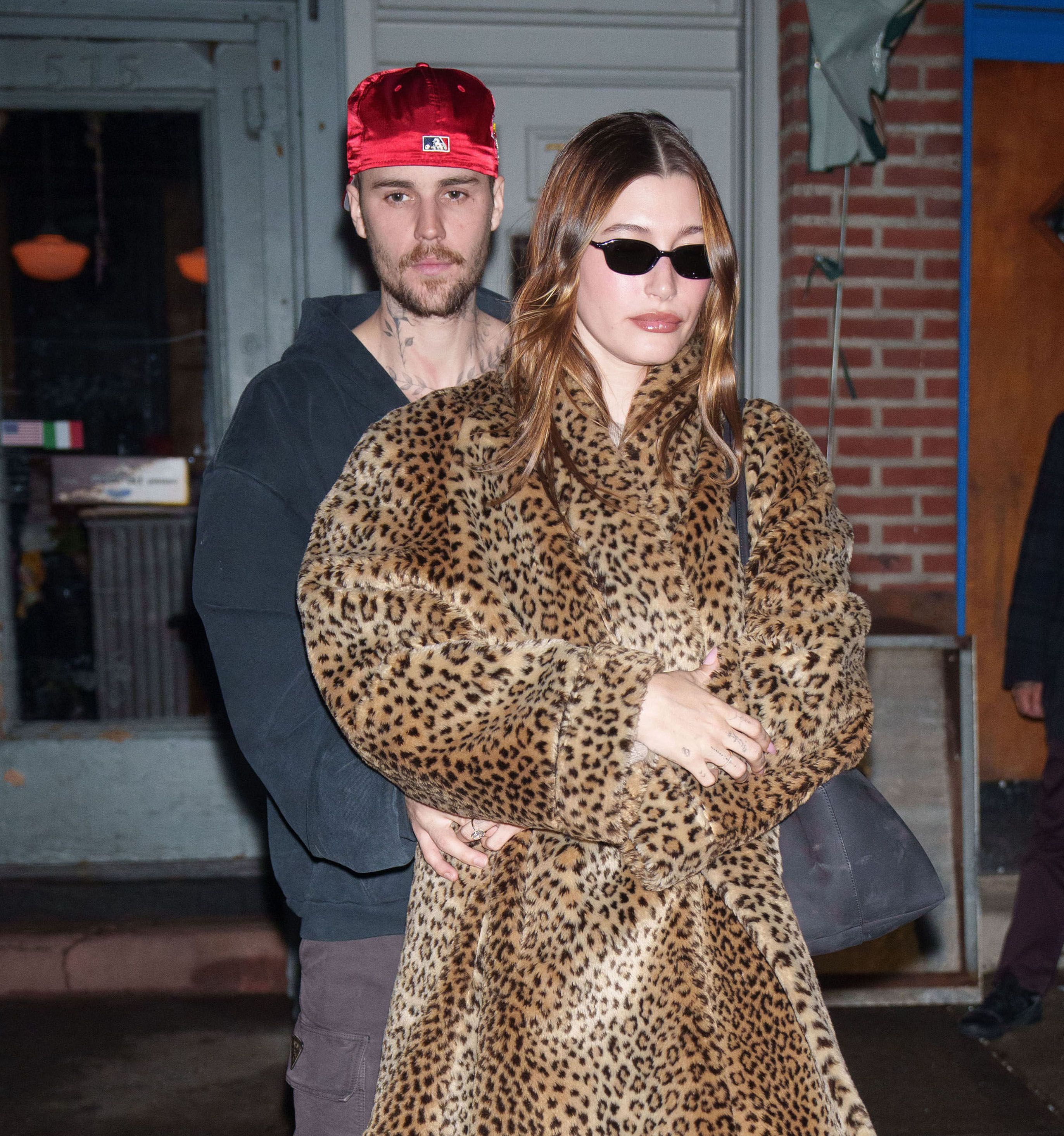 Justin und Hailey Bieber wollen laut einem Insider nach Europa ziehen, um dem Trubel in den Vereinigten Staaten zu entfliehen.