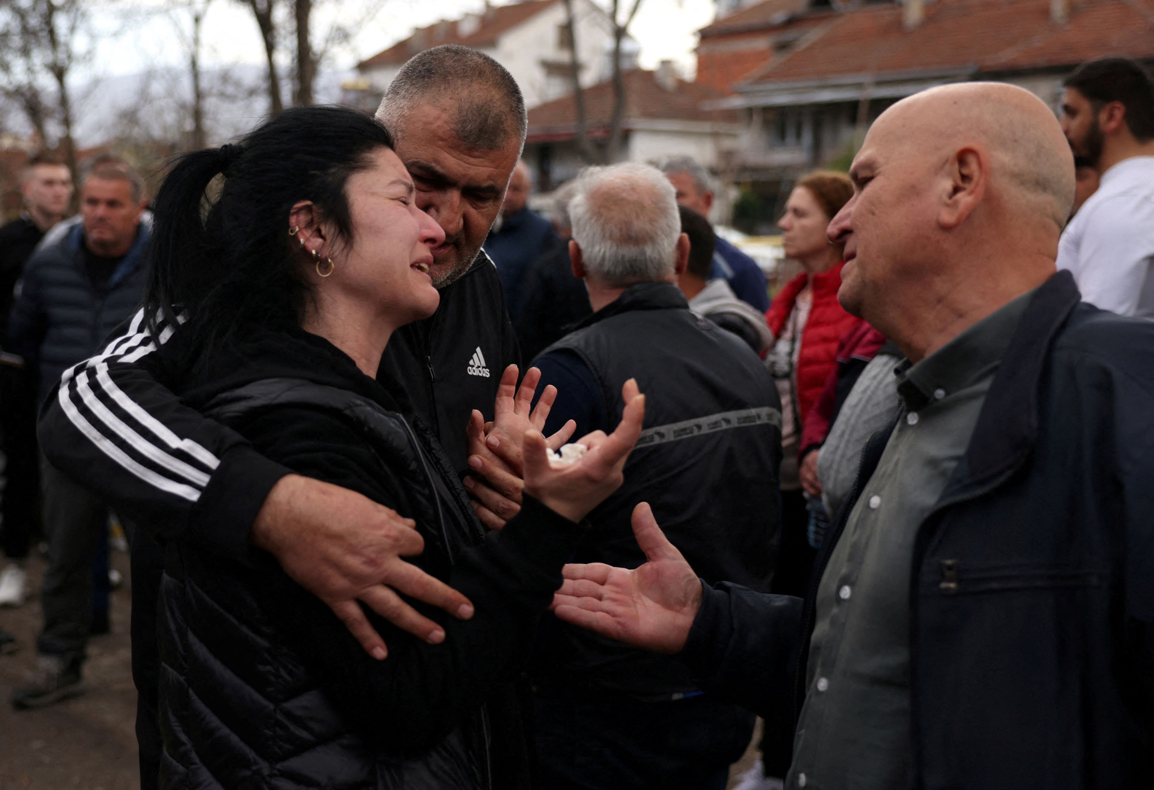 Die Regierung plant eine siebentägige Staatstrauer und verspricht, die Ursachen der Tragödie zu untersuchen.