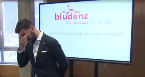 Tränen des Glücks: In Bludenz wurde Bürgermeister <strong>Simon Tschann</strong> im ersten Anlauf wiedergewählt.