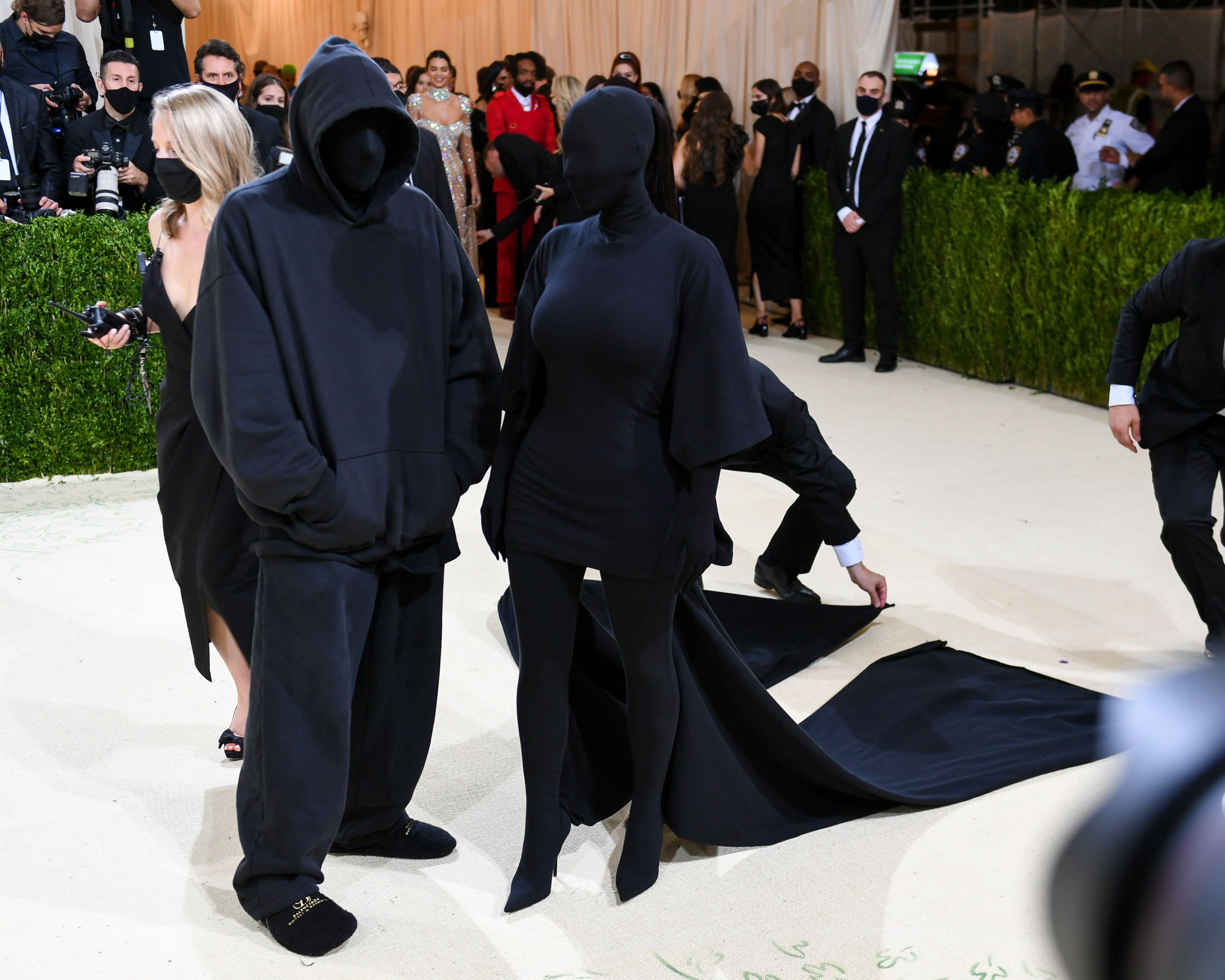 Demna Gvasalia neben Kim Kardashian bei der Met-Gala.