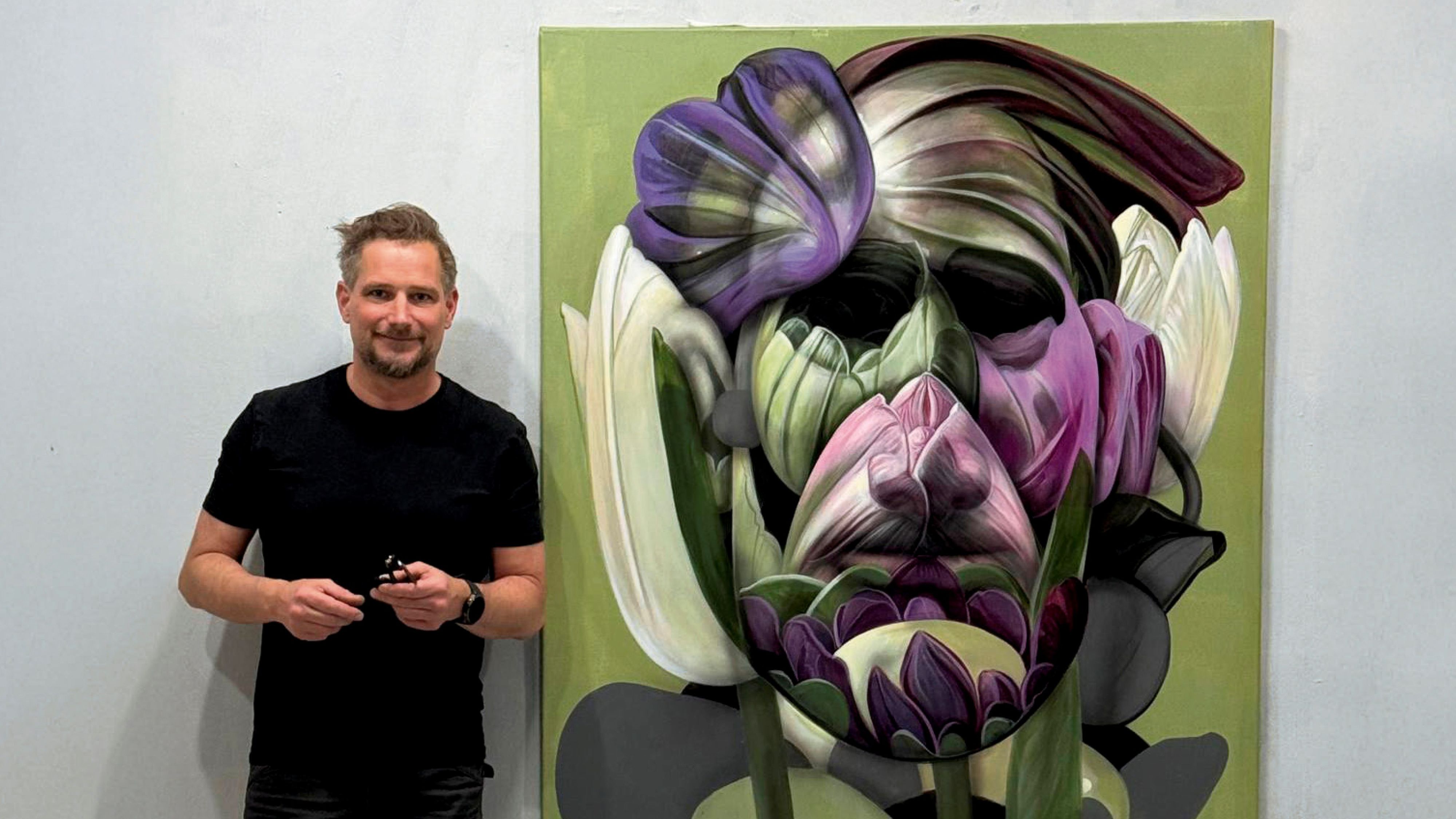 Künstler Lukas Johannes Aigner in seiner Linzer Galerie