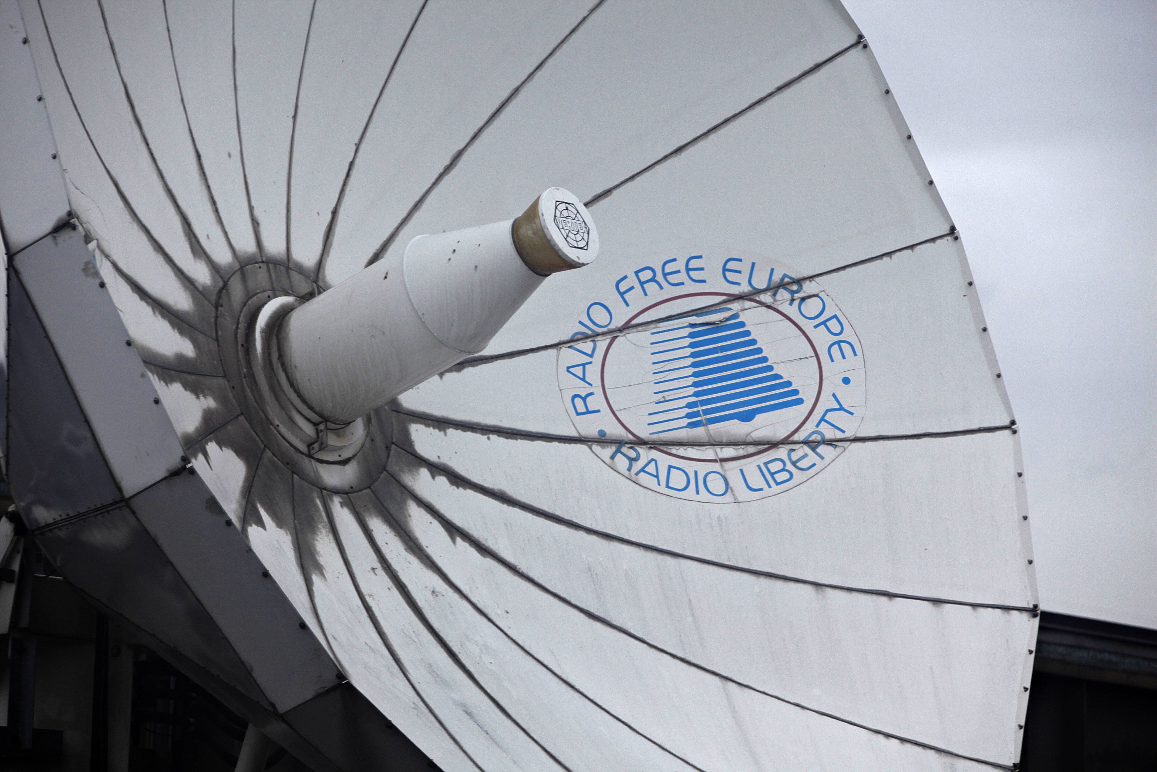 Satellitenschüssel auf dem Dach der früheren Zentrale von Radio Free Europe/Radio Liberty (RFE/RL) in Prag. Archivbild 2009