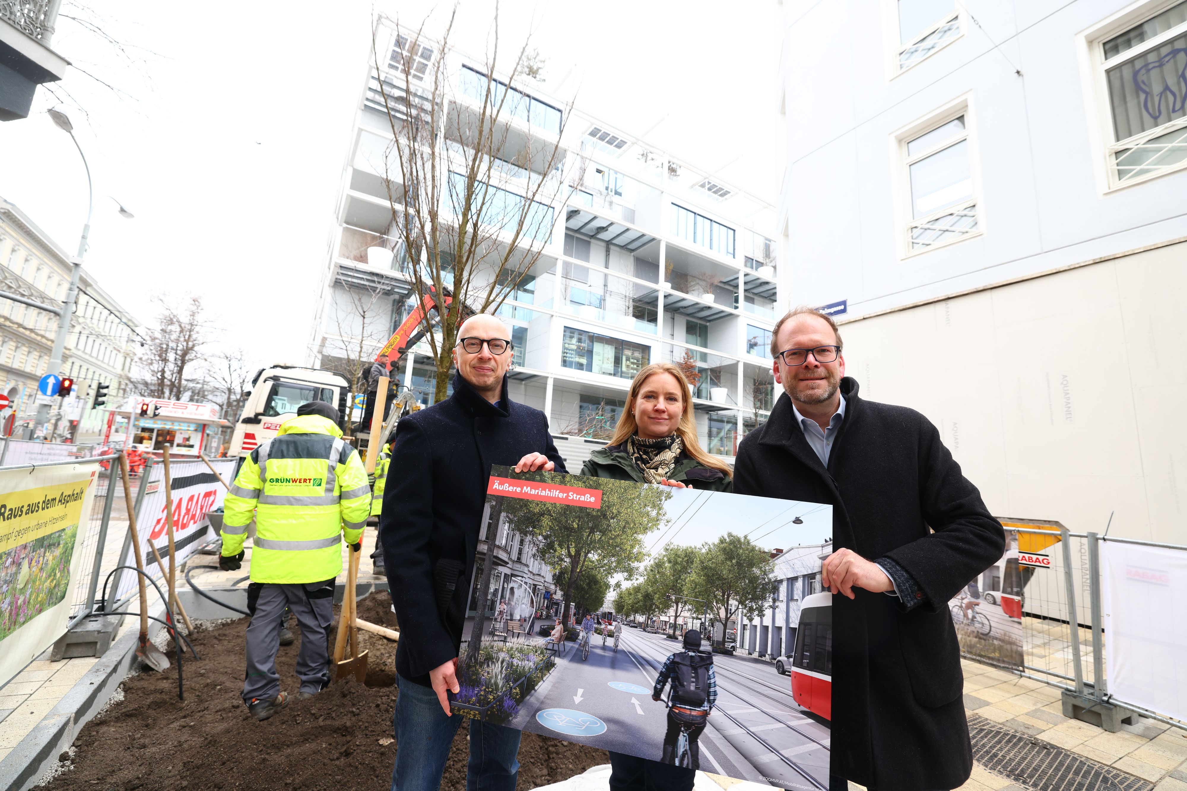 Haroun Moalla, Bezirksvorsteher-Stellvertreter (Grüne Wien), NEOS Wien Mobilitätssprecherin Angelika Pipal-Leixner und Bezirksvorsteher Dietmar Baurecht (SP)