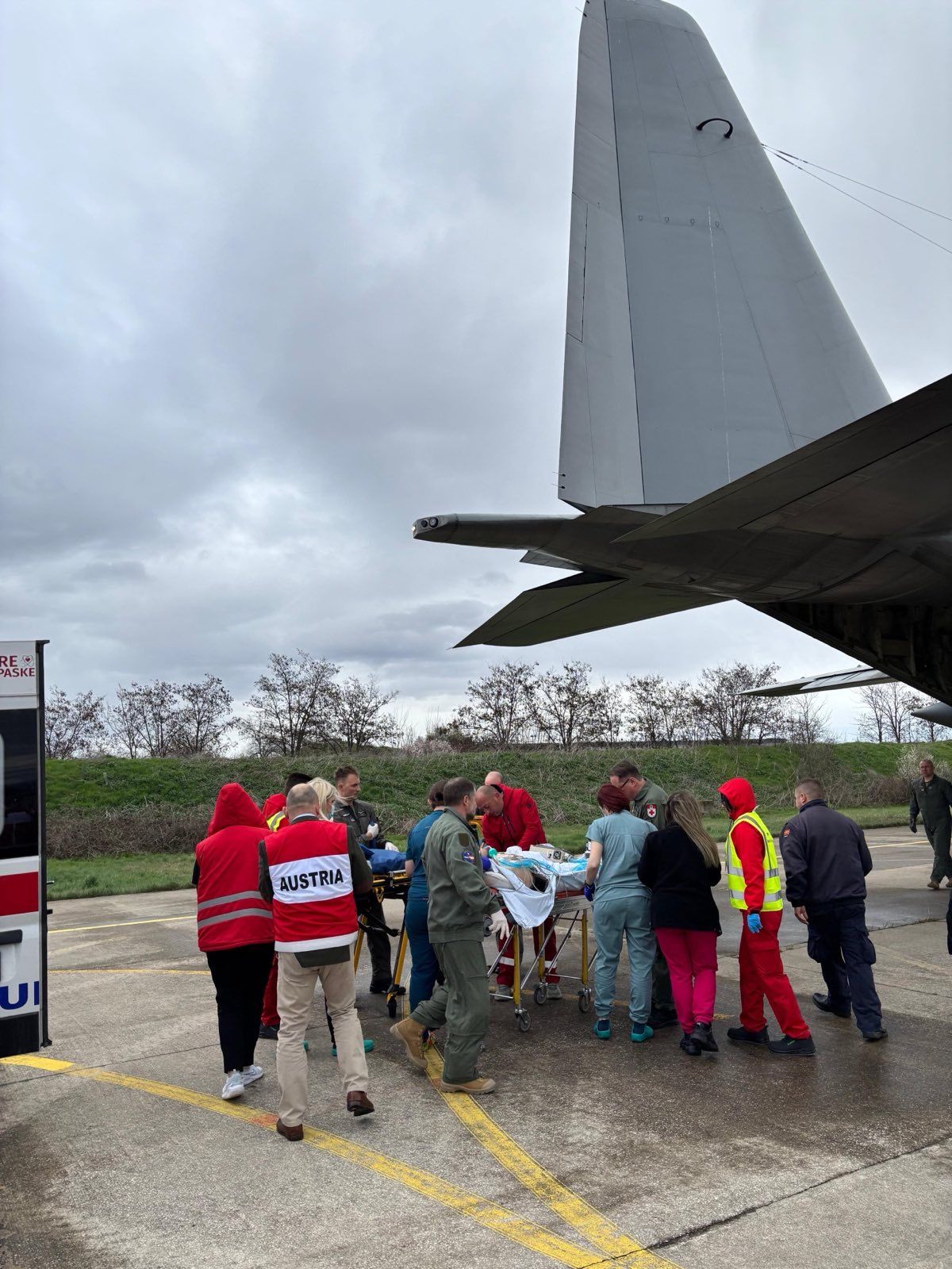 Mit einer Herkules-Maschine des Bundesheeres wurden die Verletzten nach Österreich geflogen.