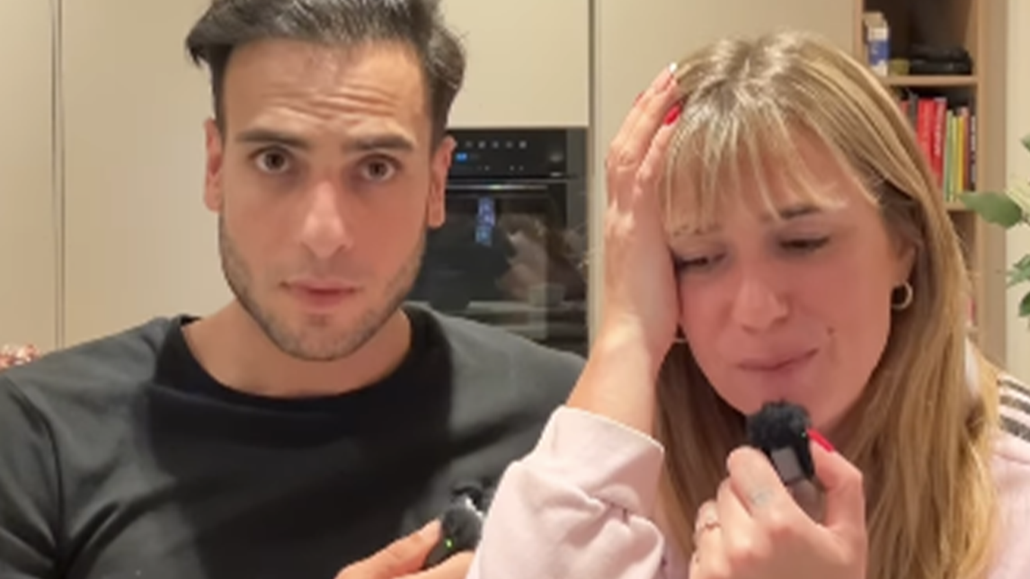 Timur und seine Frau sind besorgt.