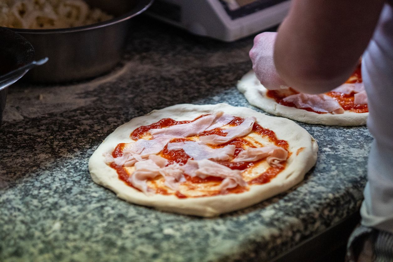 Obst auf der Pizza geht in Italien gar nicht. (Symbolbild)